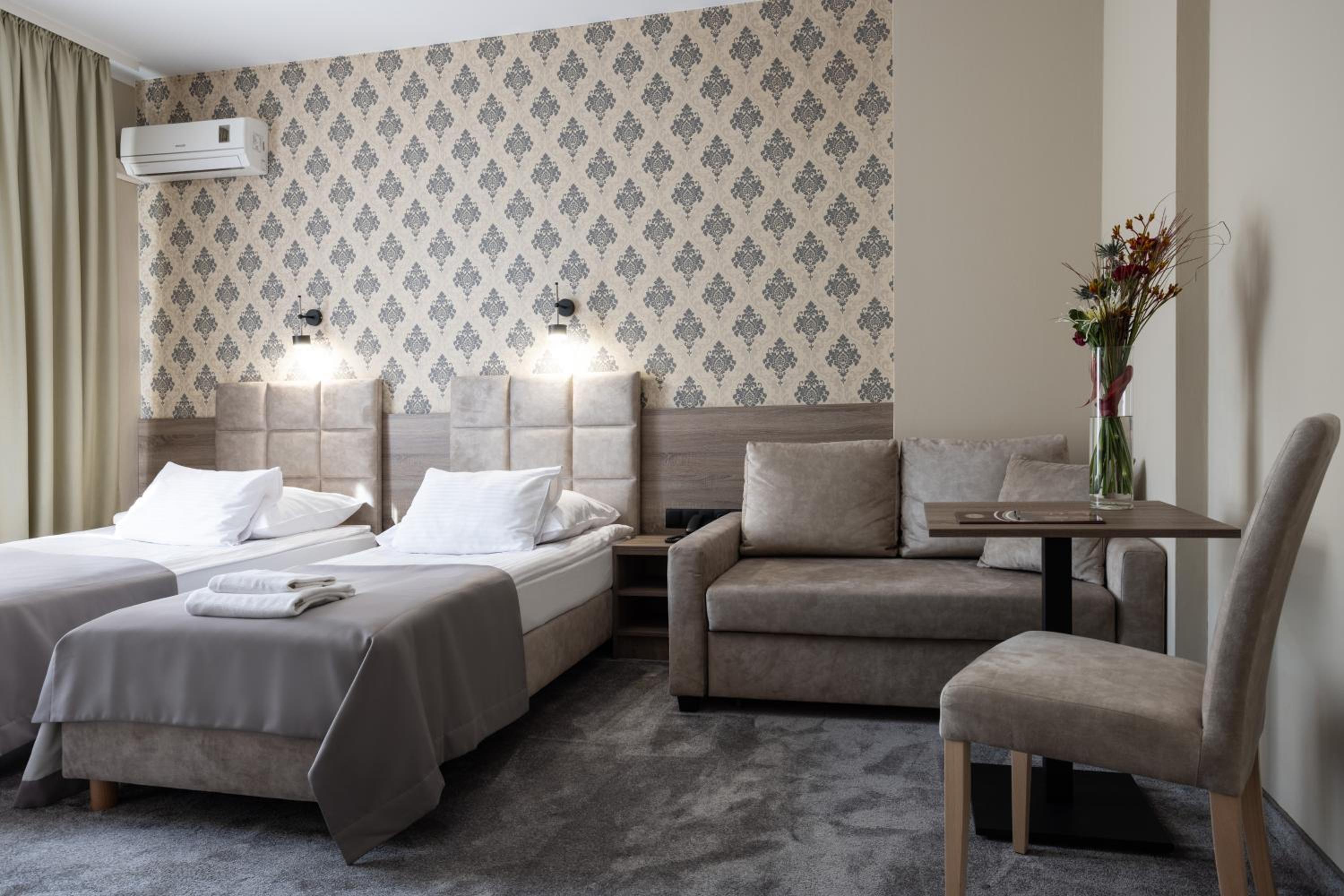 Superior Double or Twin Room - Photo 12