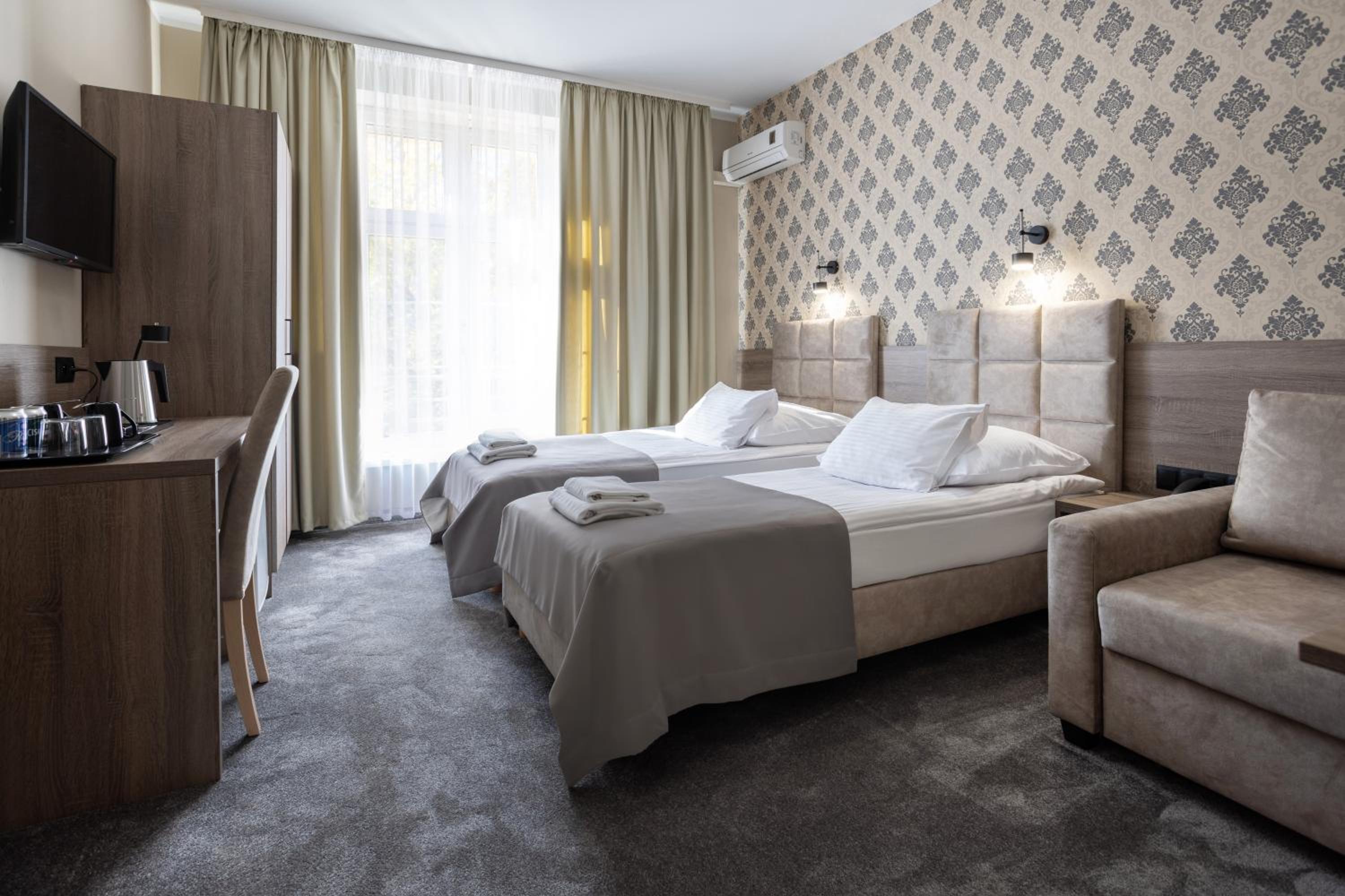 Superior Double or Twin Room - Photo 13