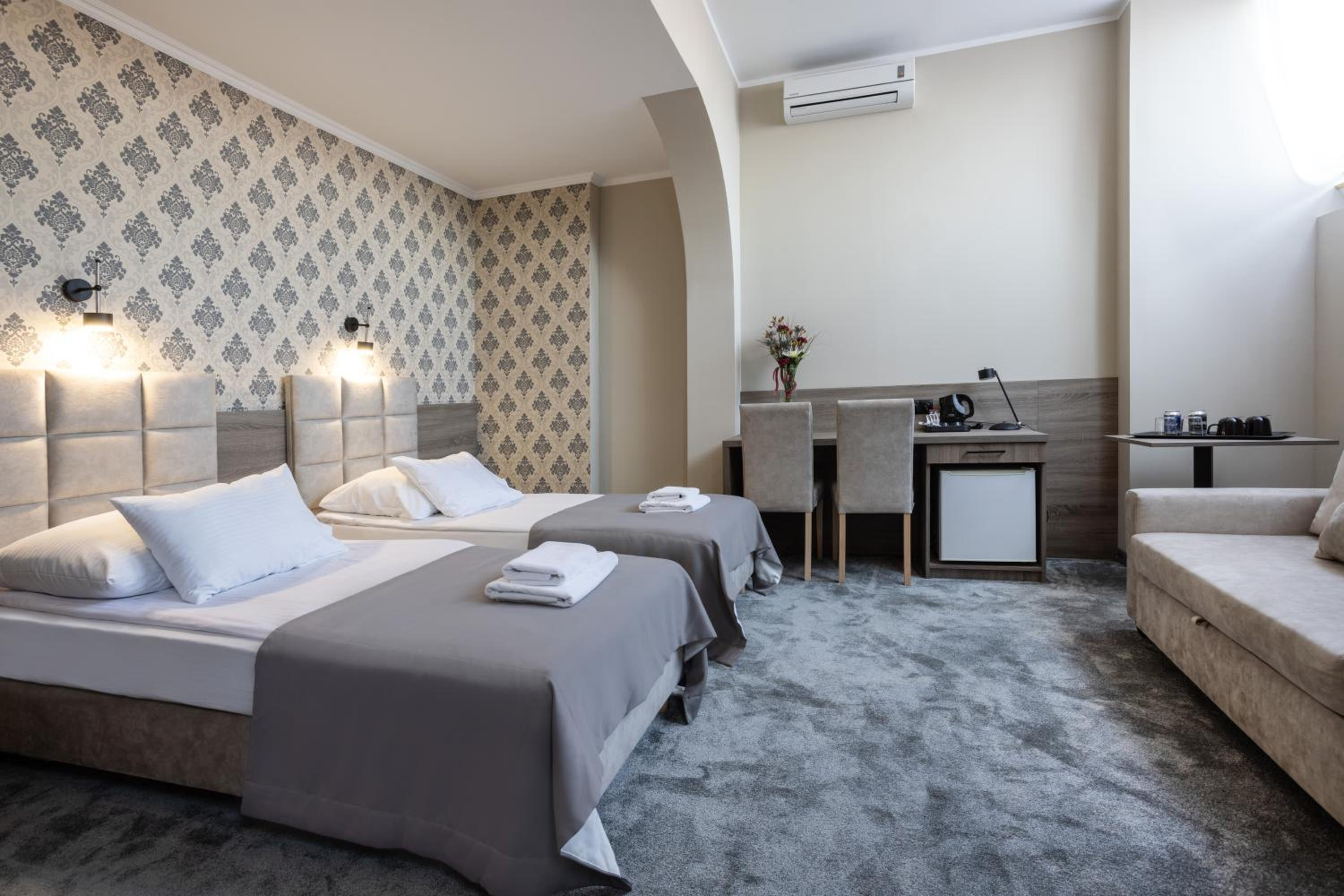 Superior Double or Twin Room - Photo 14