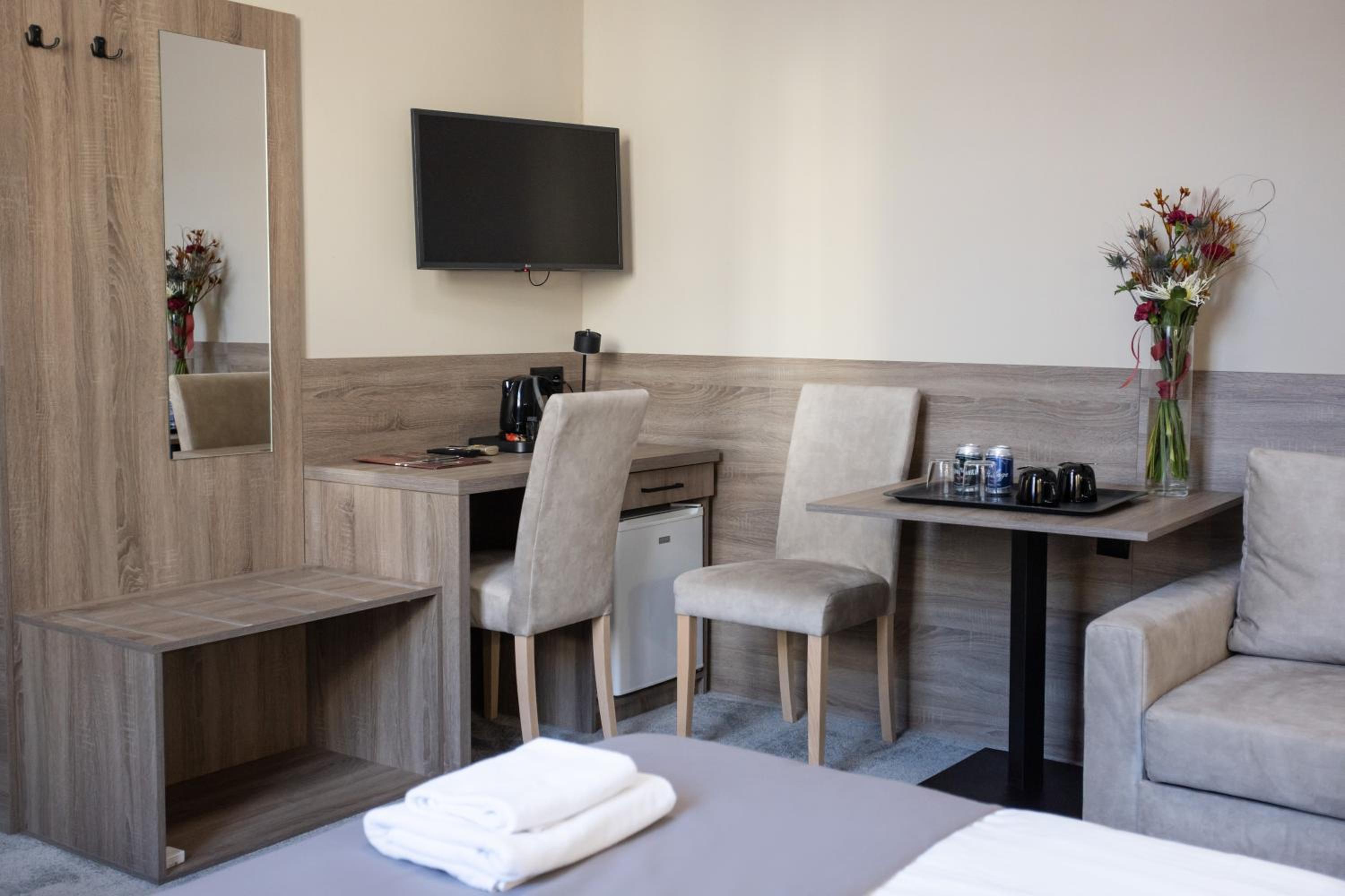 Superior Double or Twin Room - Photo 17