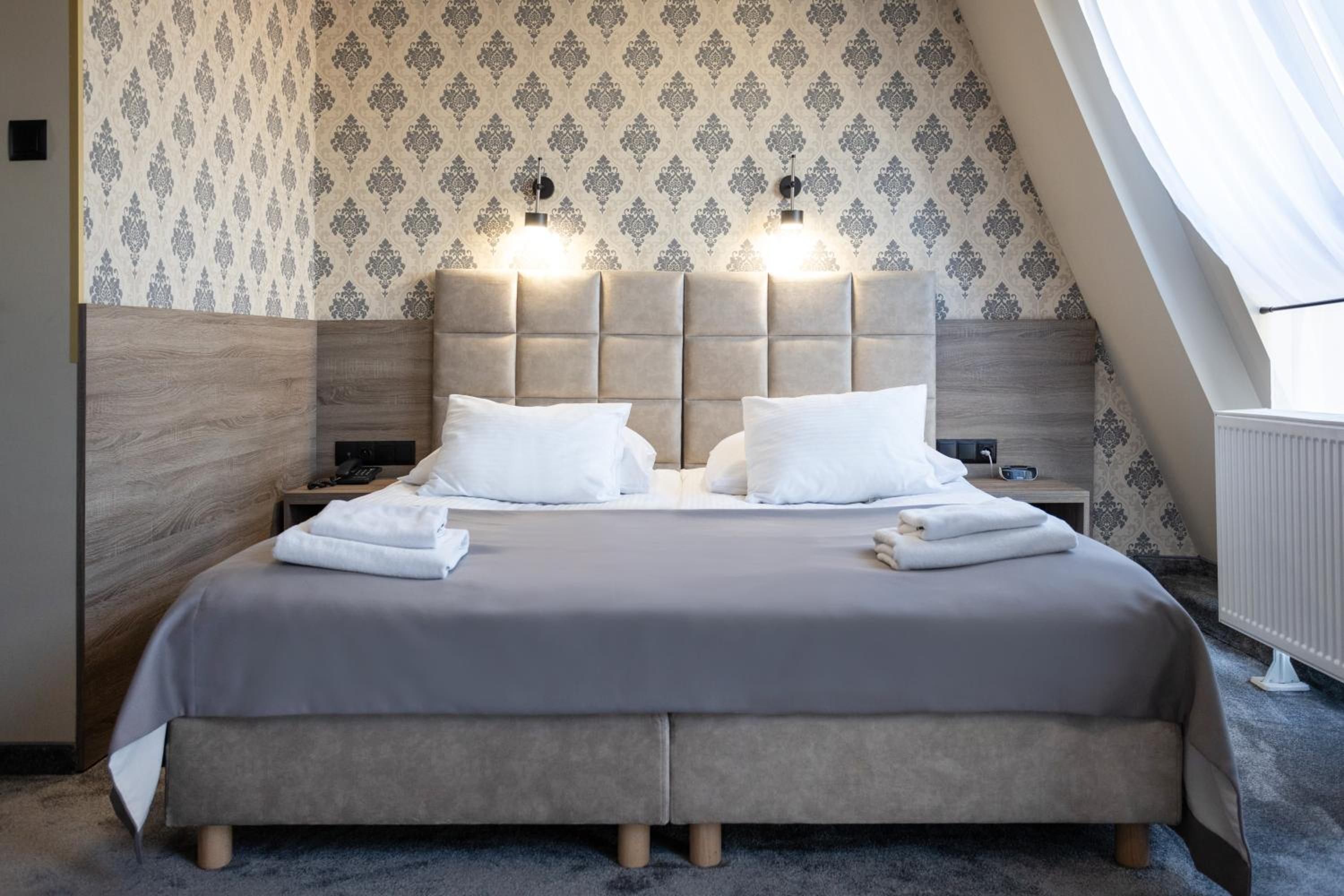 Superior Double or Twin Room - Photo 19