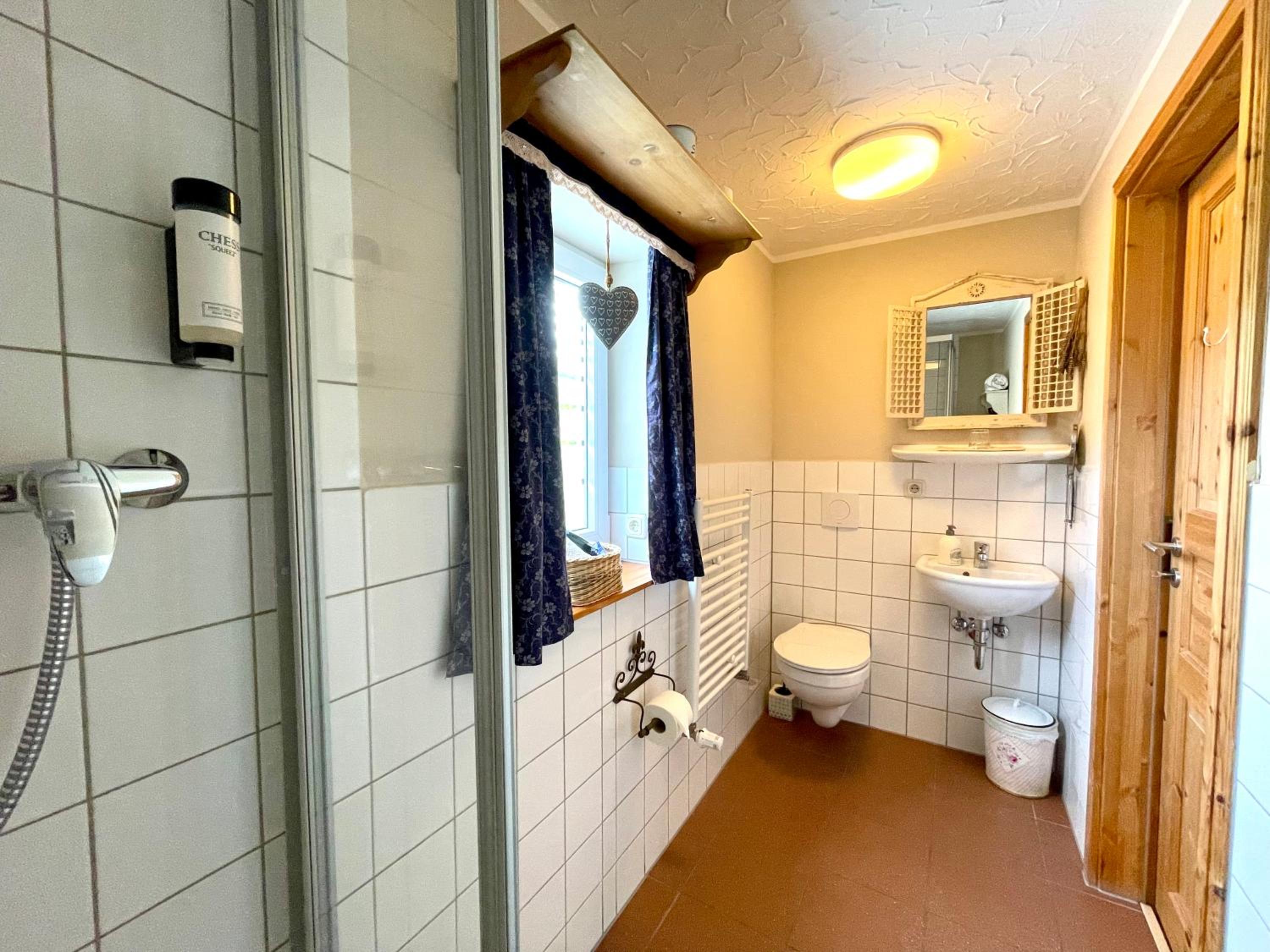 Single Room with Private Bathroom photo 3