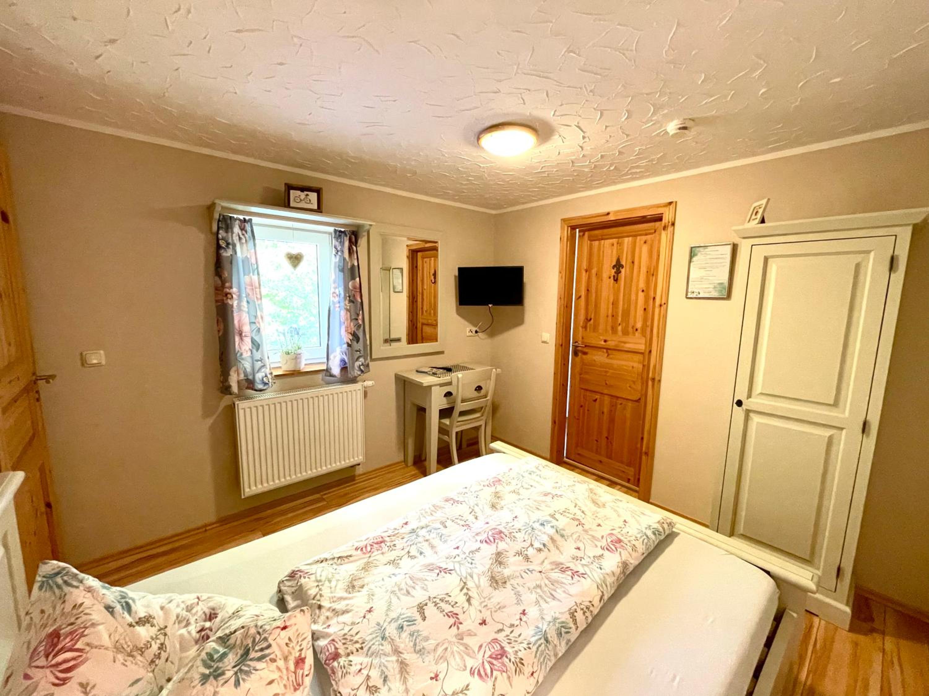 Single Room with Private Bathroom photo 1