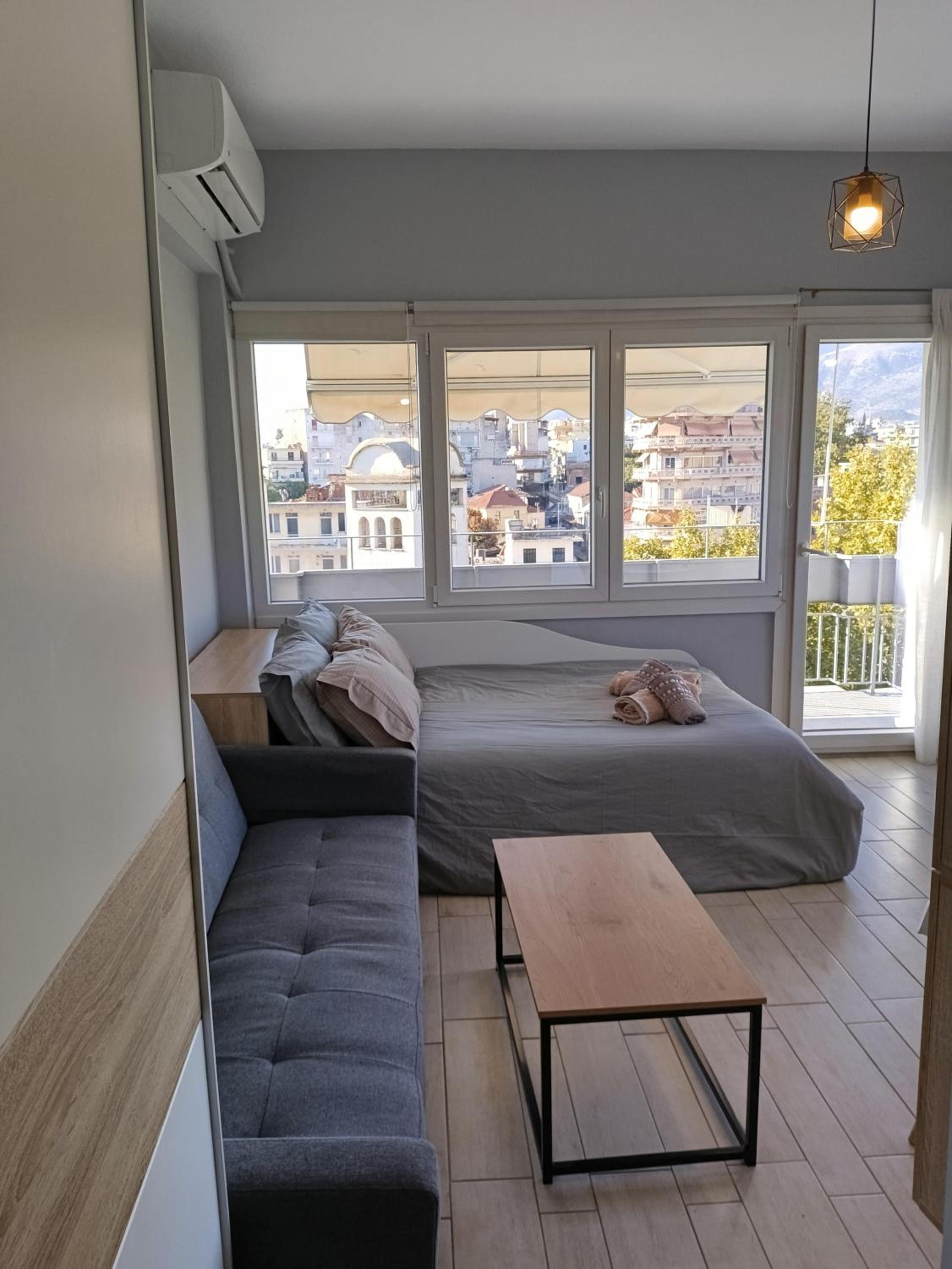 One-Bedroom Apartment photo 1