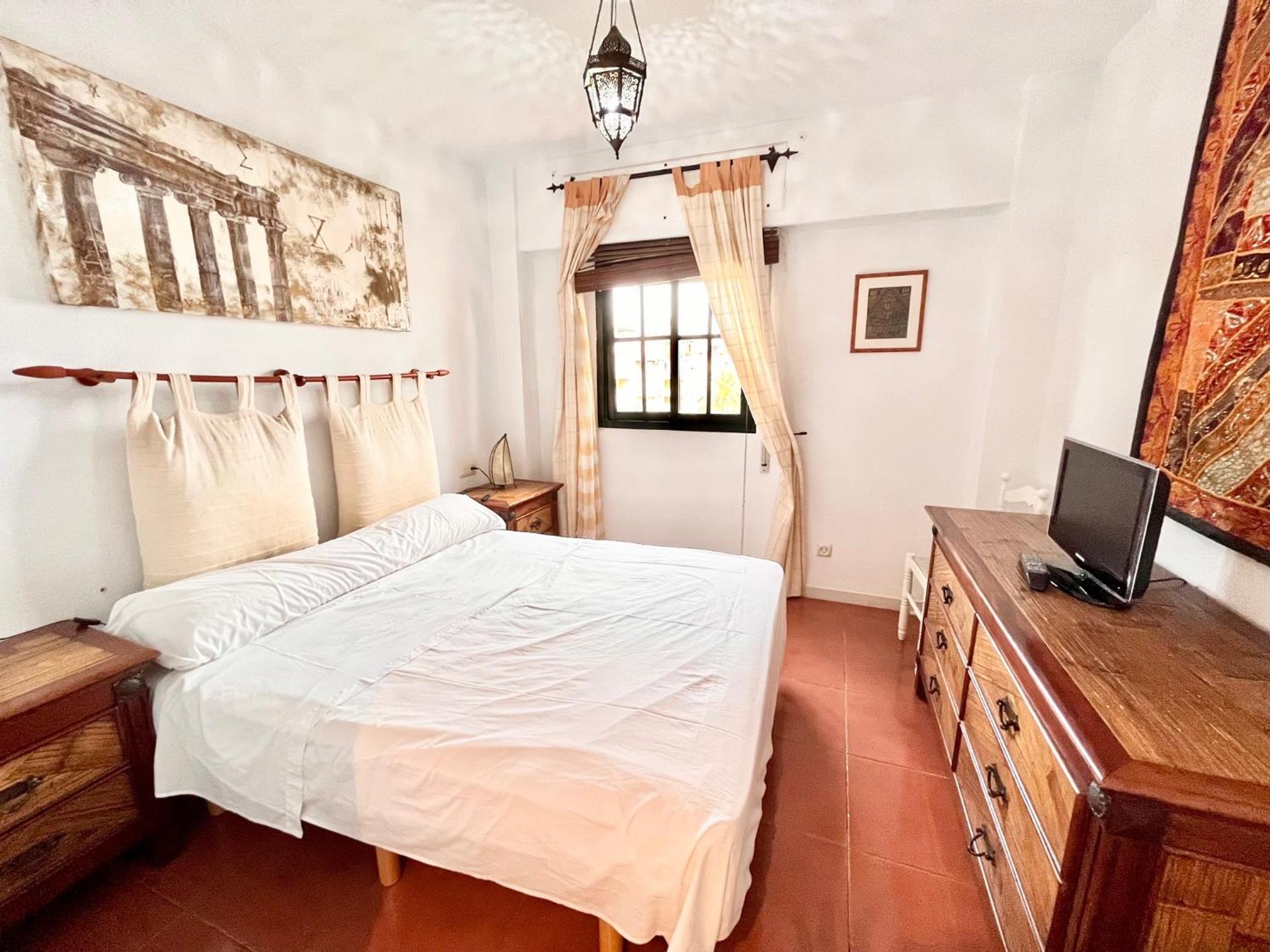Apartamento de dos habitaciones con terraza y vista al mar