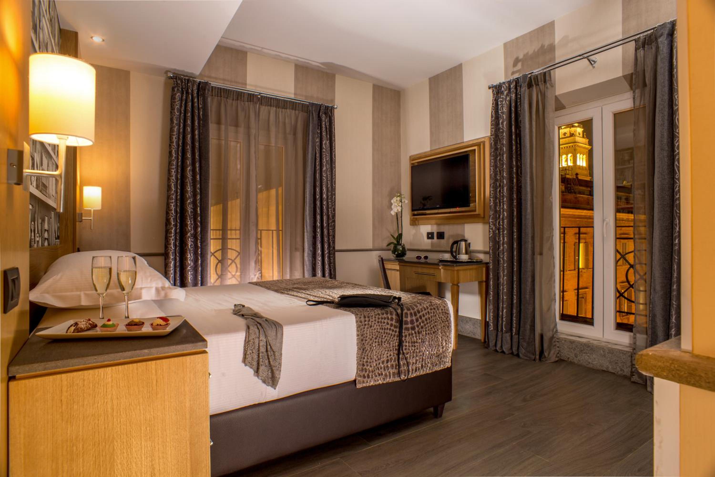Deluxe Double Room with Balcony - Dependence thumbnail 6