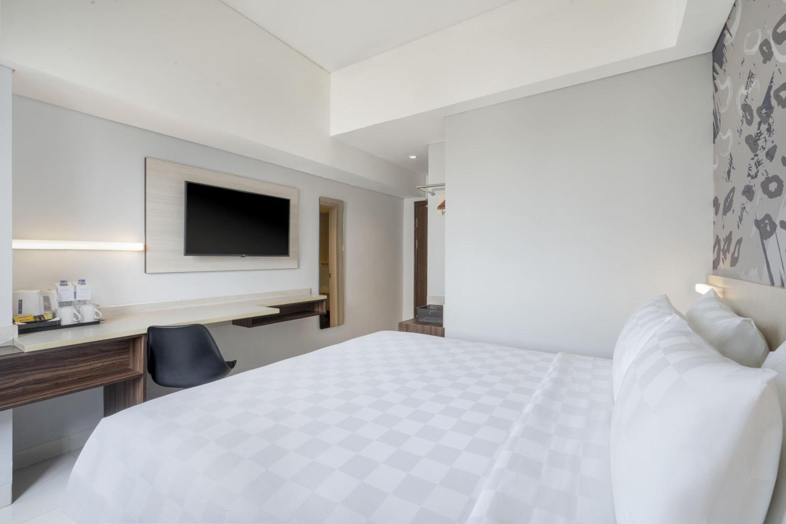 Express Queen Room - Photo 3