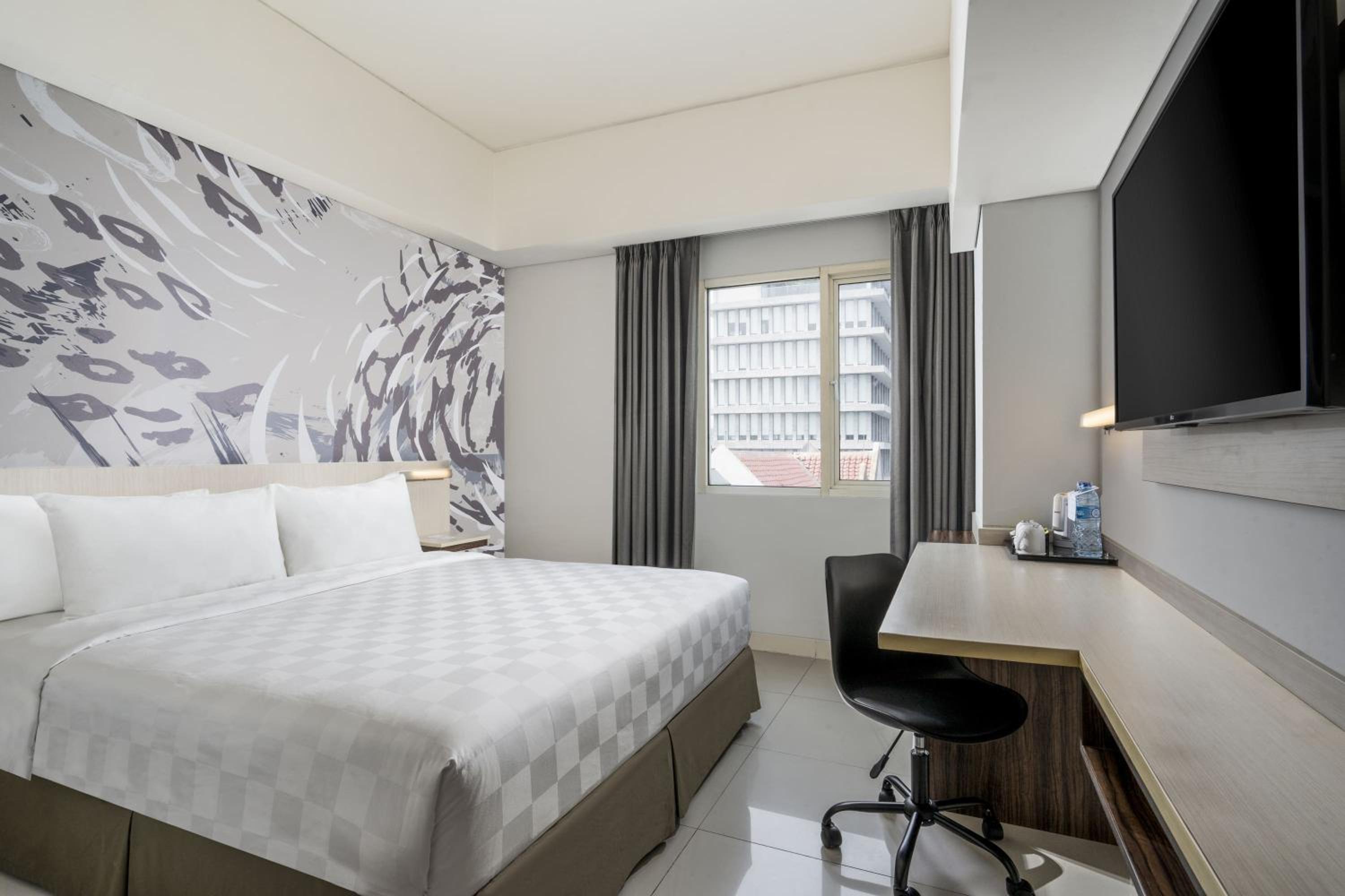 Express Queen Room - Photo 1