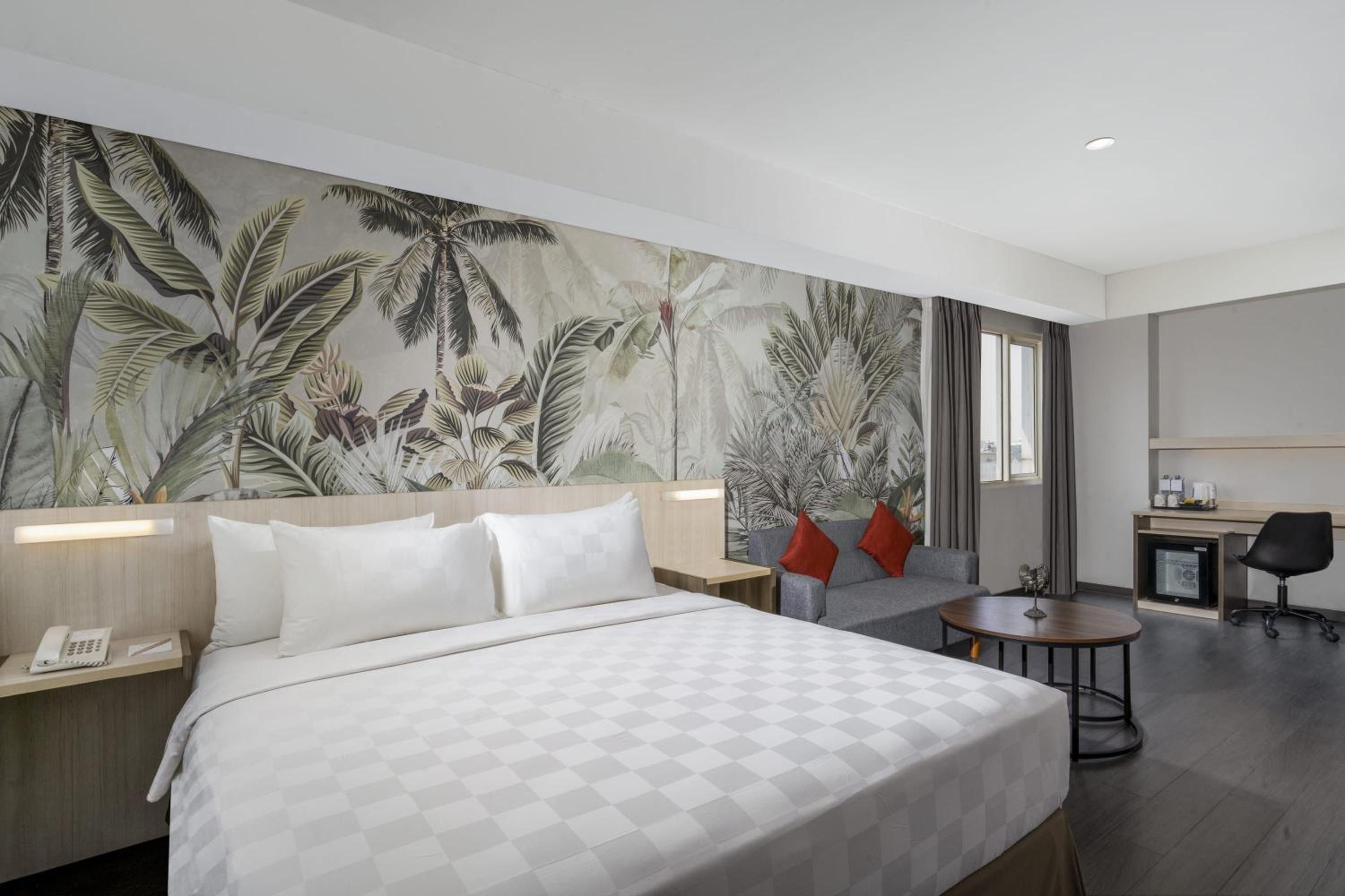 Express Super Queen Room