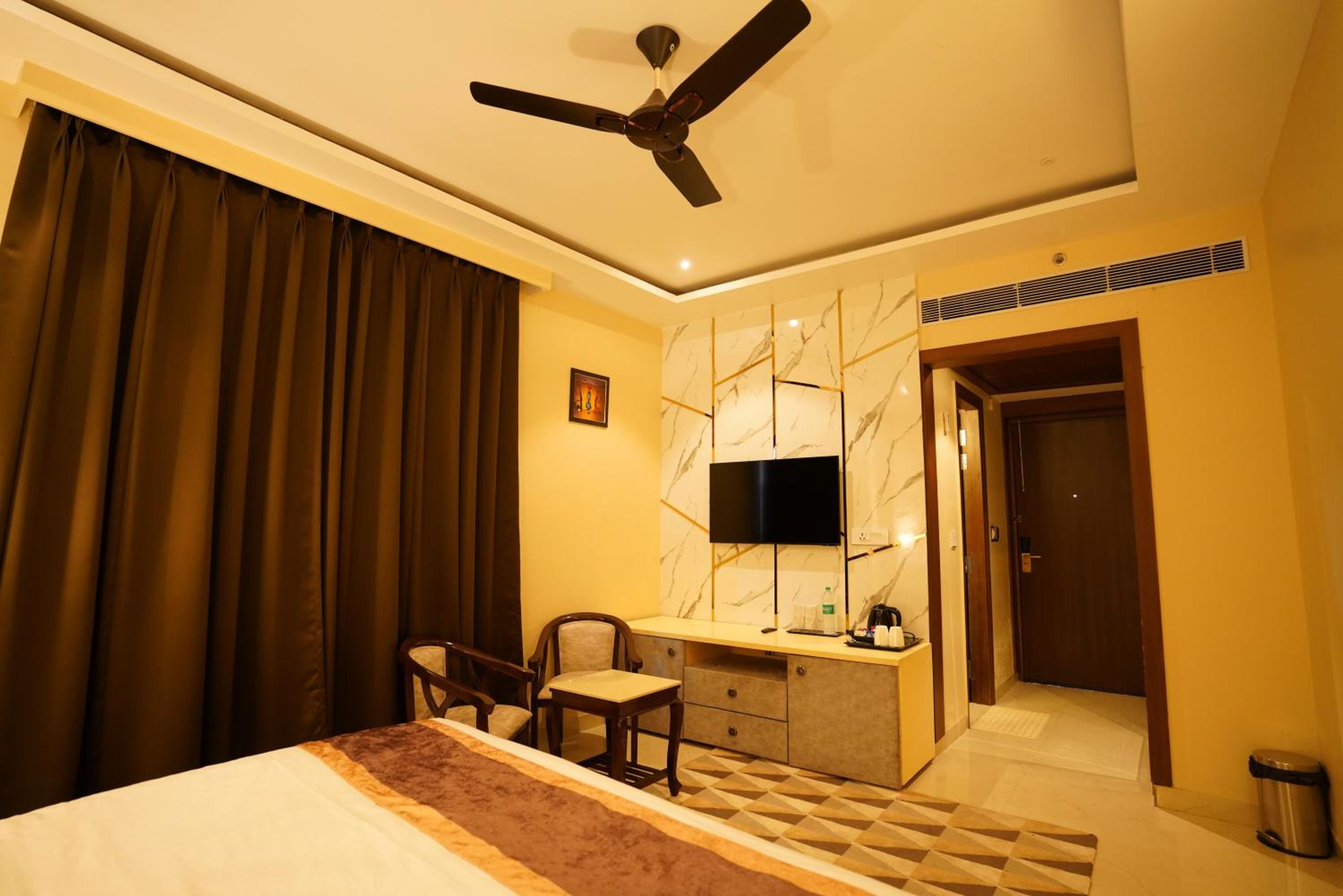 Deluxe Double or Twin Room photo 1