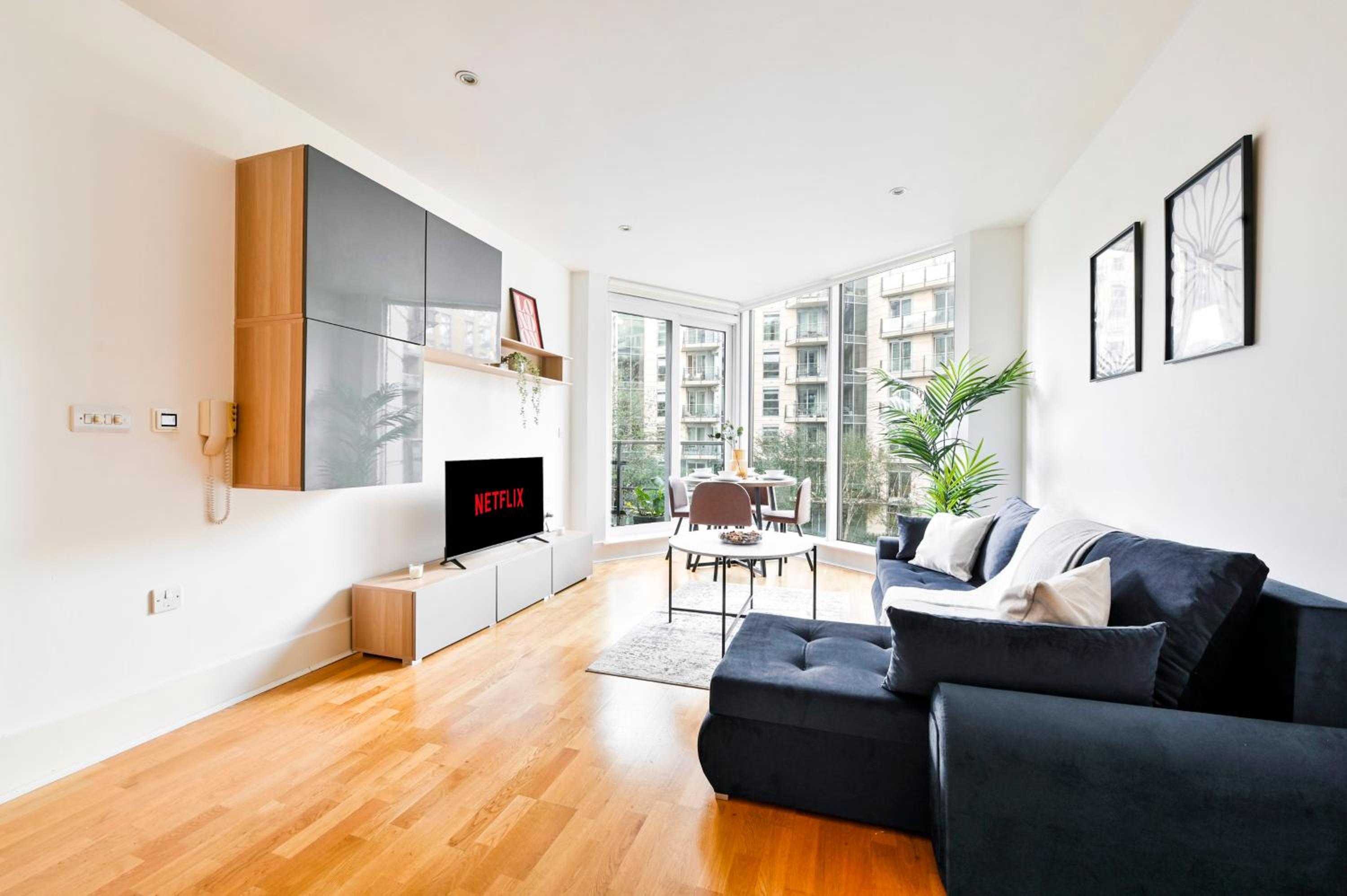 Two-Bedroom Deluxe Apartment with Balcony photo 1