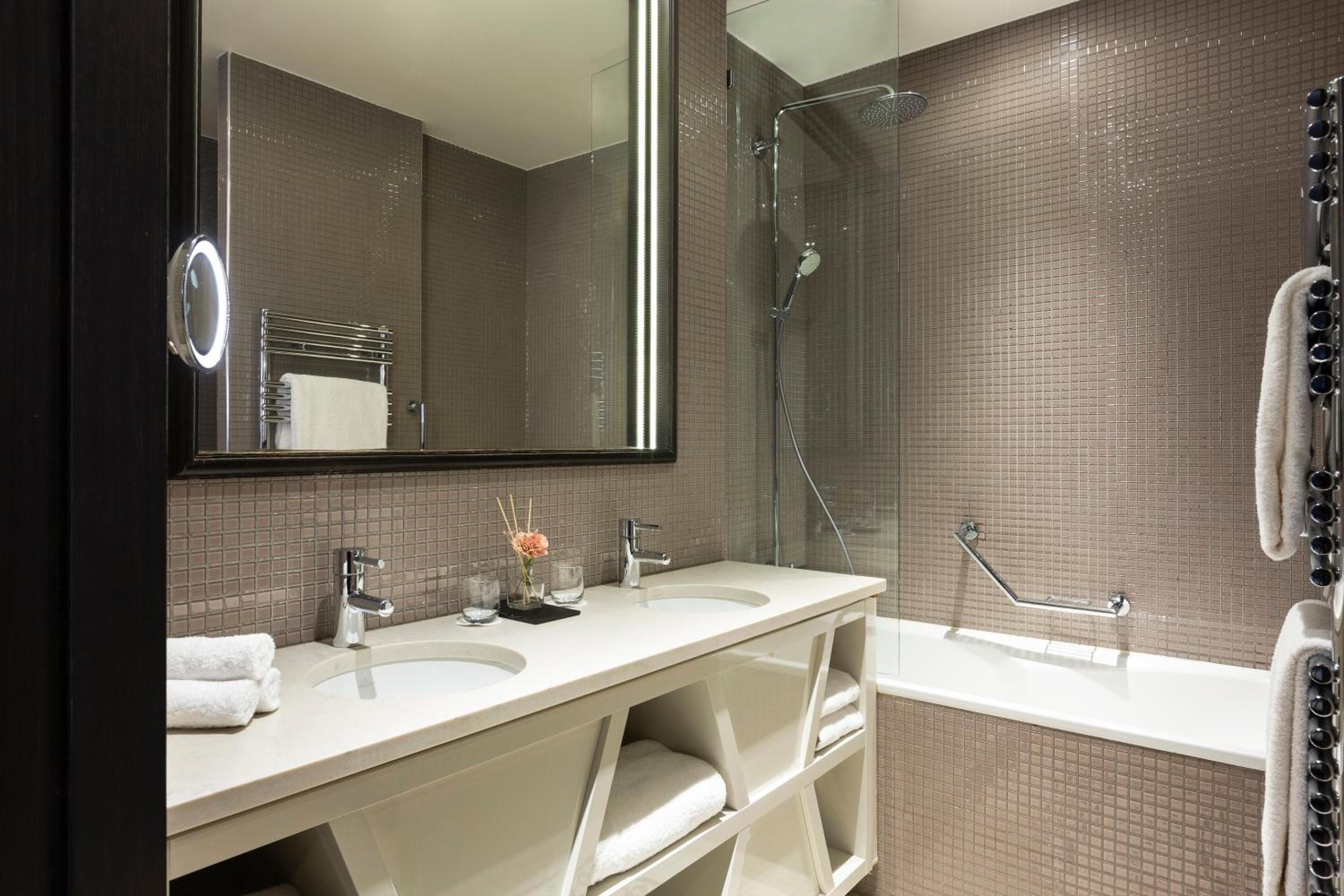 Tour Eiffel Suite photo 2