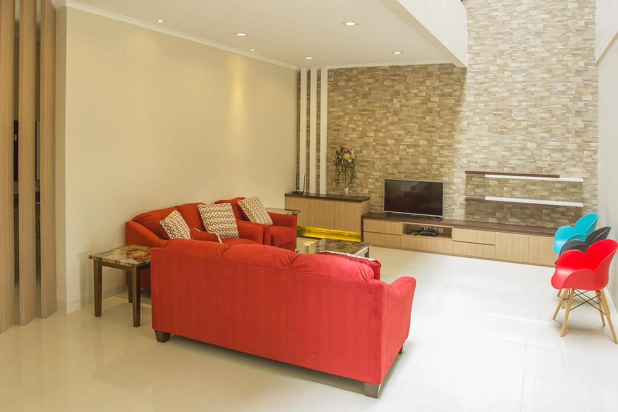 Five-Bedroom Villa with Private Pool - Photo 9