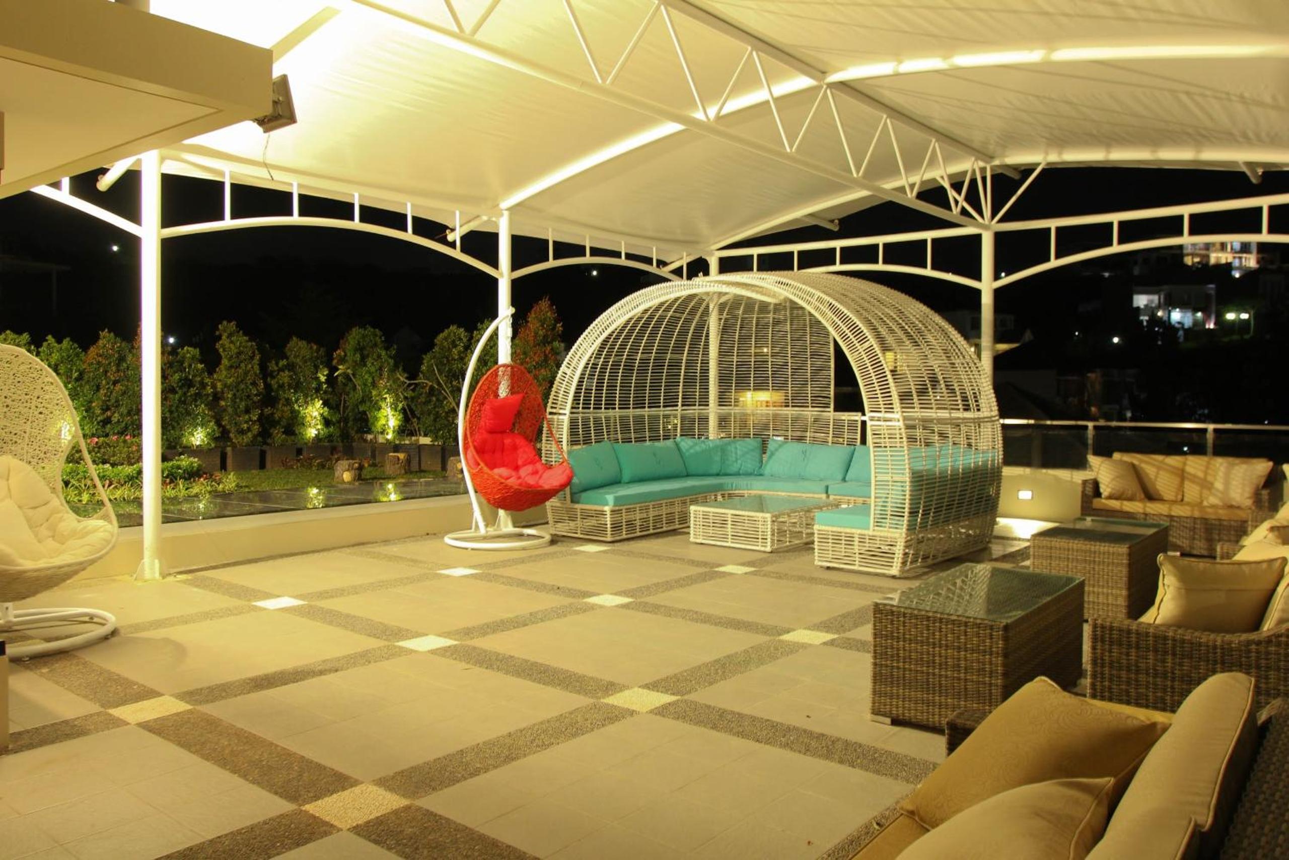 Five-Bedroom Villa with Private Pool - Photo 14