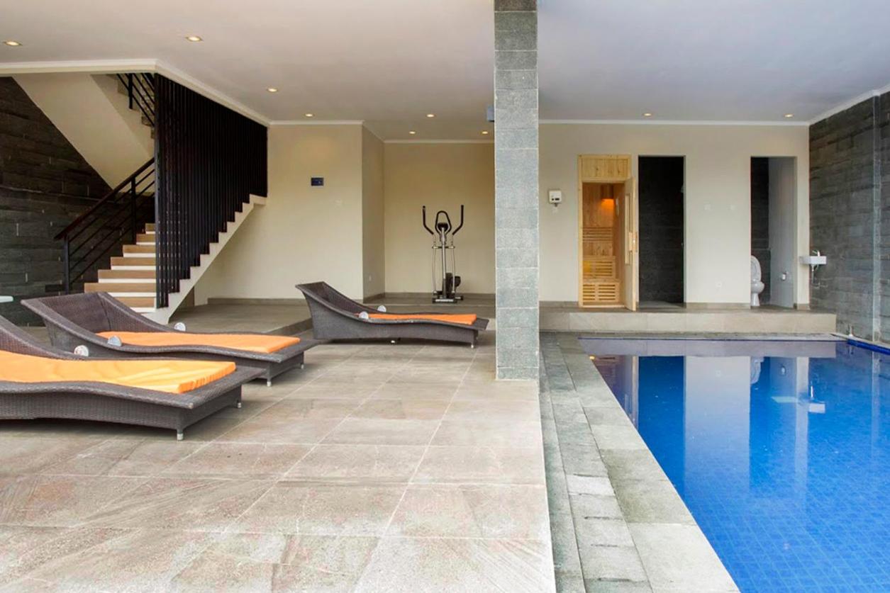 Five-Bedroom Villa with Private Pool - Photo 20