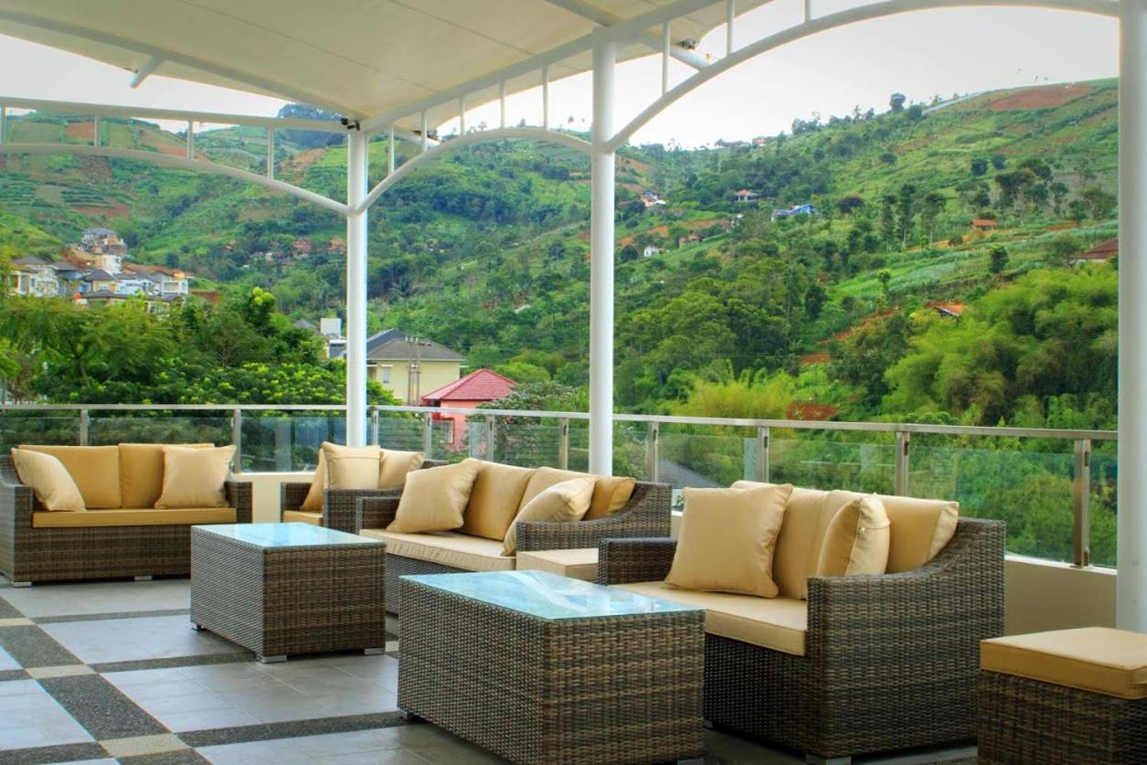 Five-Bedroom Villa with Private Pool - Photo 3
