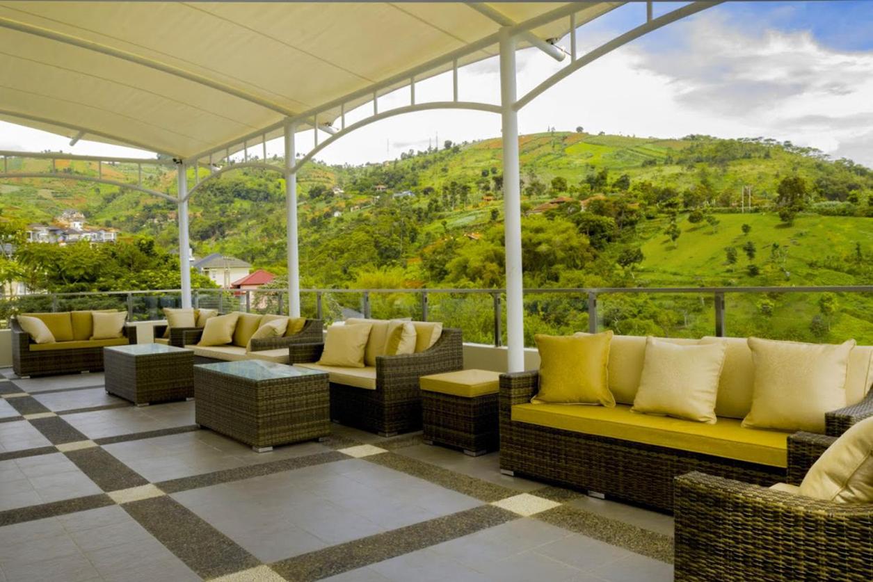 Five-Bedroom Villa with Private Pool - Photo 27