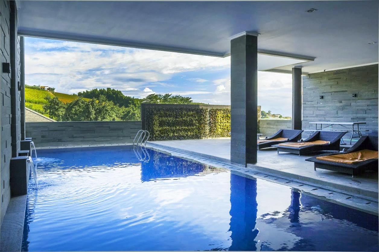 Five-Bedroom Villa with Private Pool - Photo 30