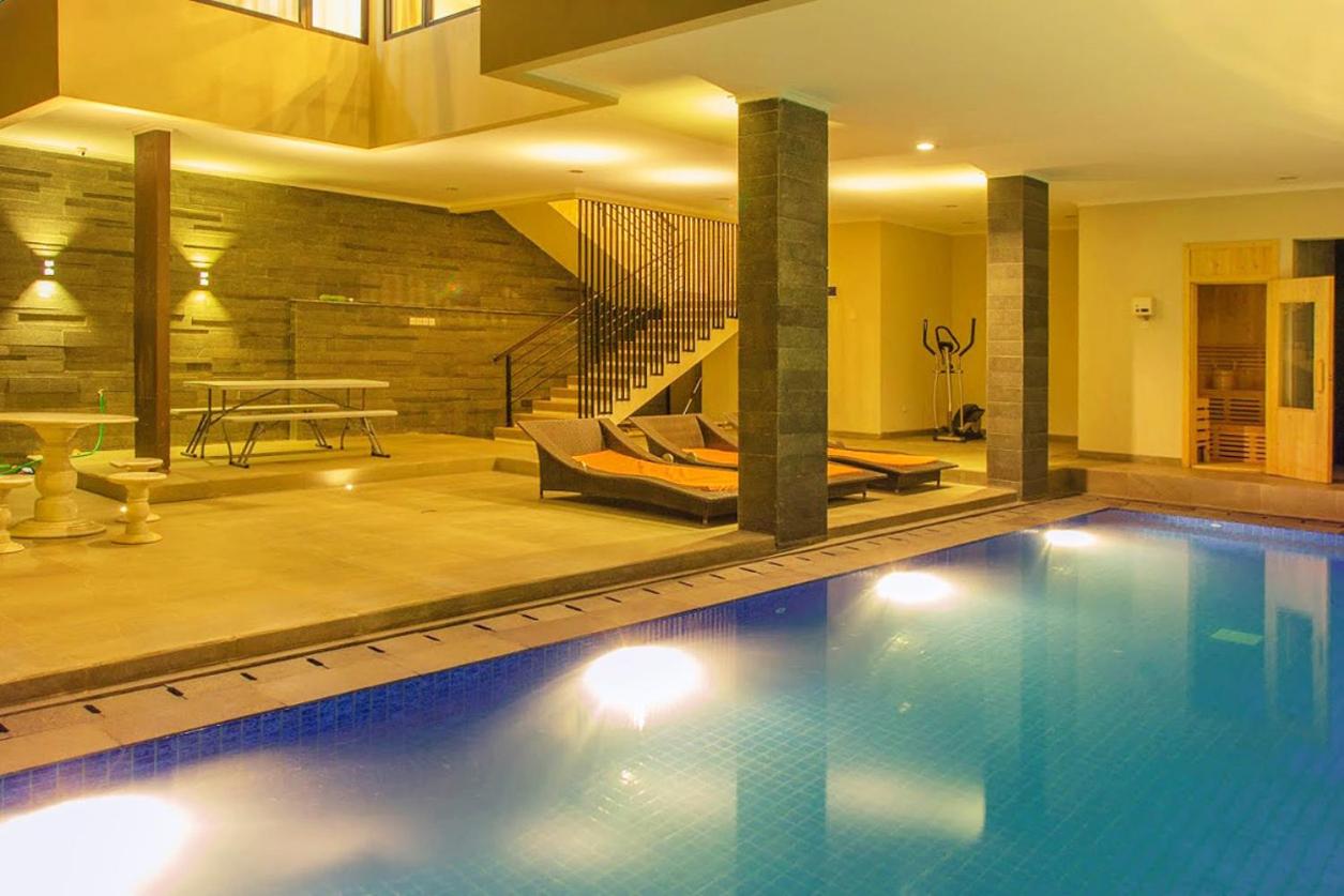 Five-Bedroom Villa with Private Pool - Photo 31