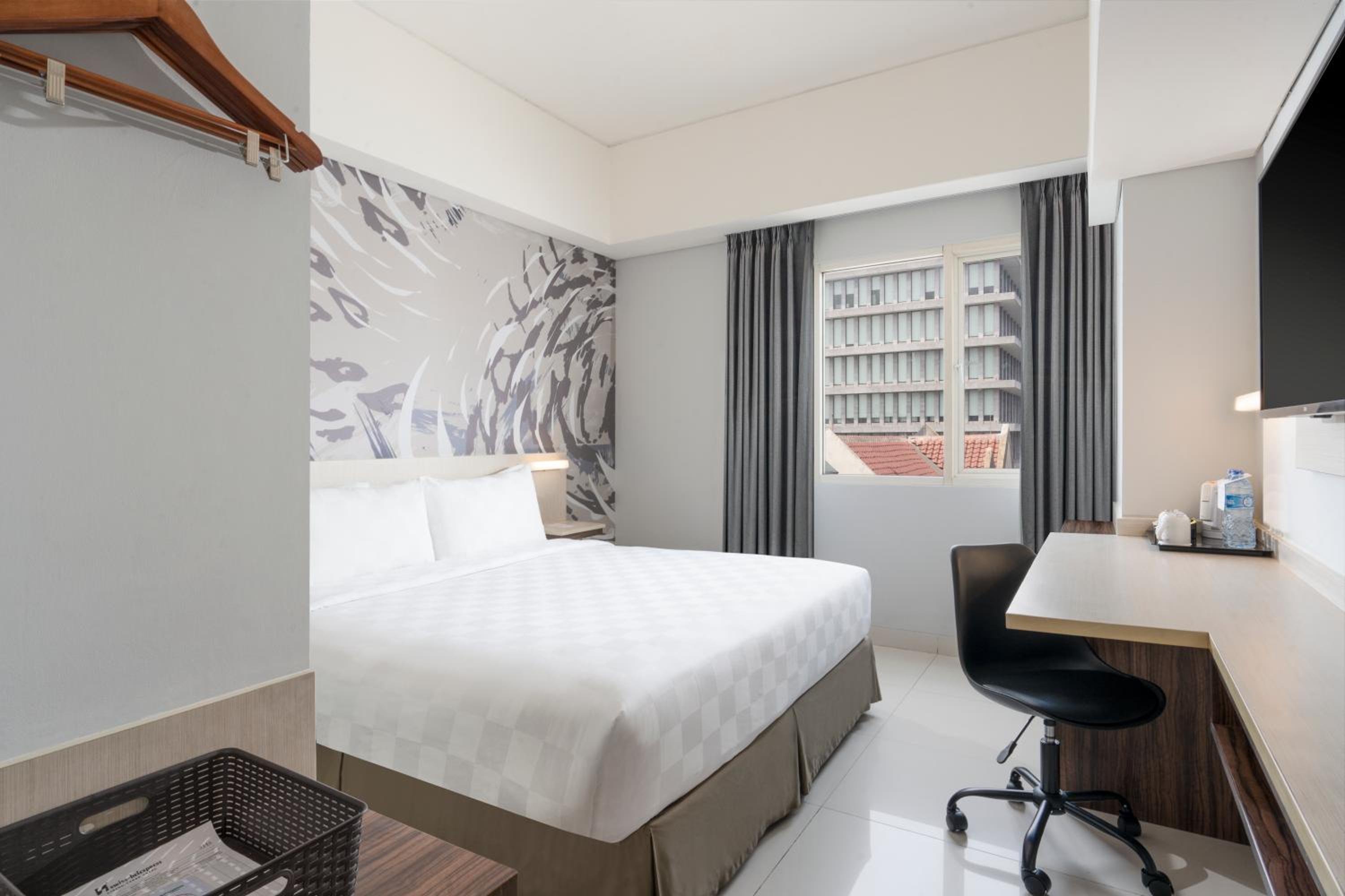 Express Queen Room - Photo 2