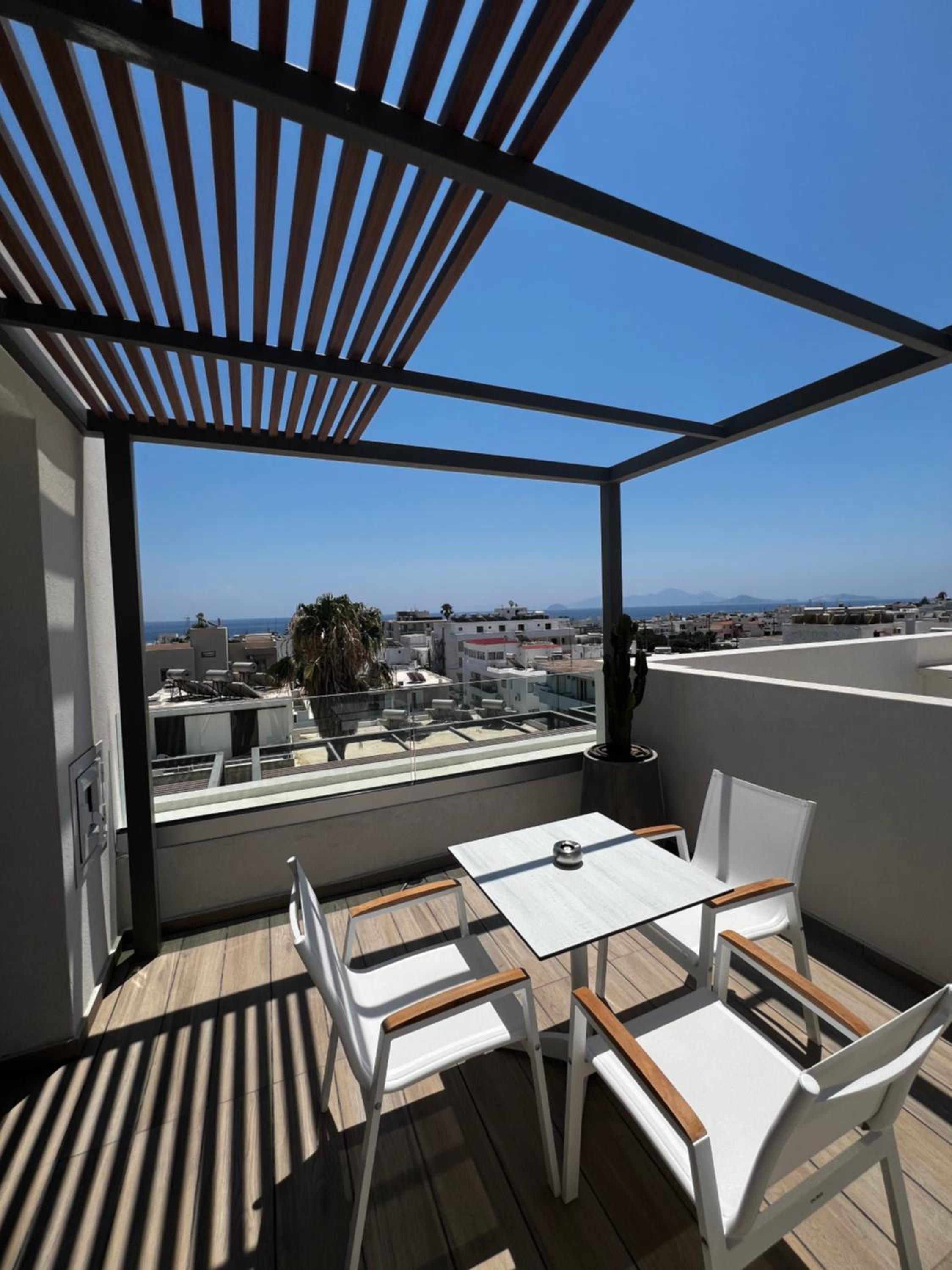 Deluxe Triple Room with Sea View photo 2