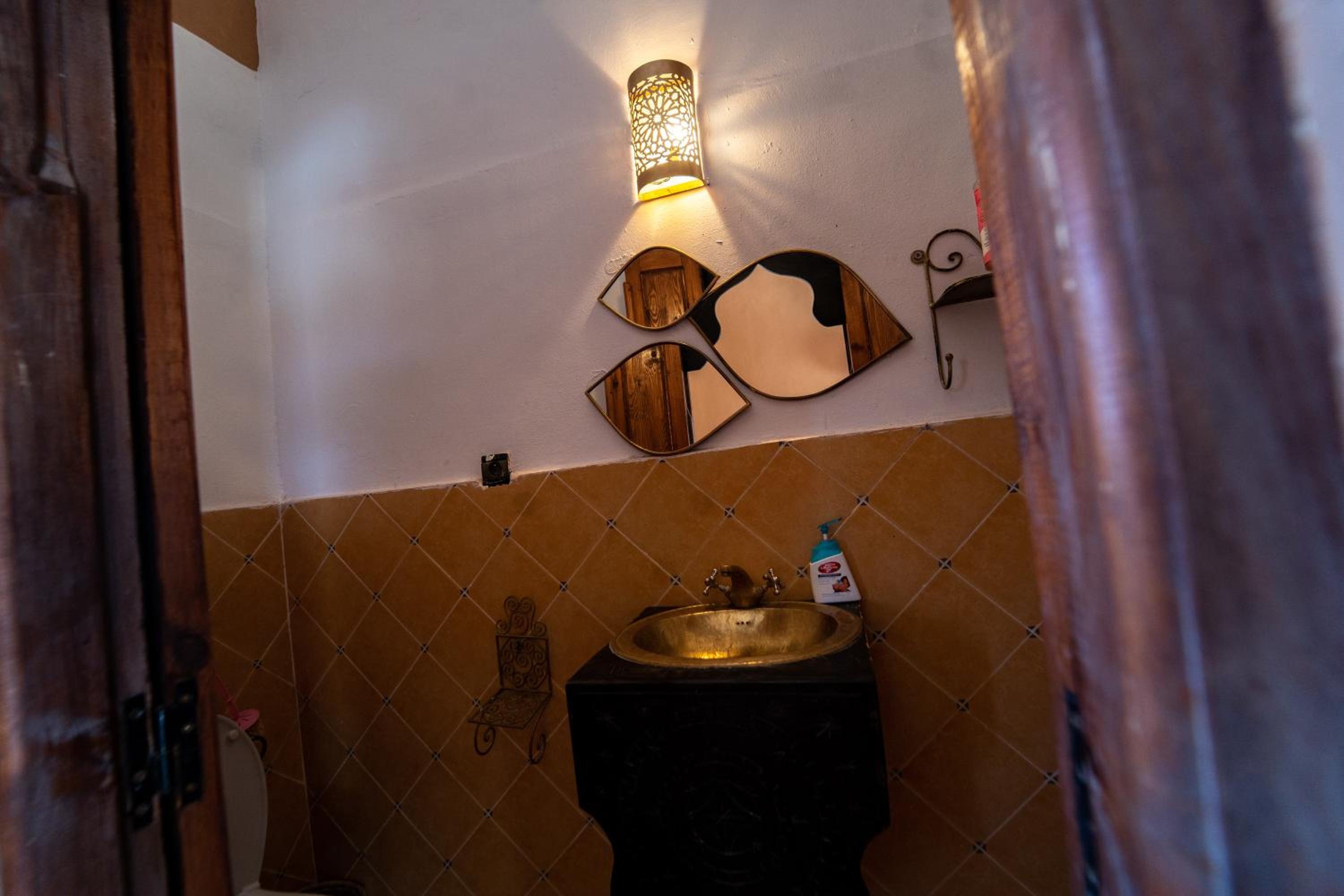 Quadruple Room - Photo 11