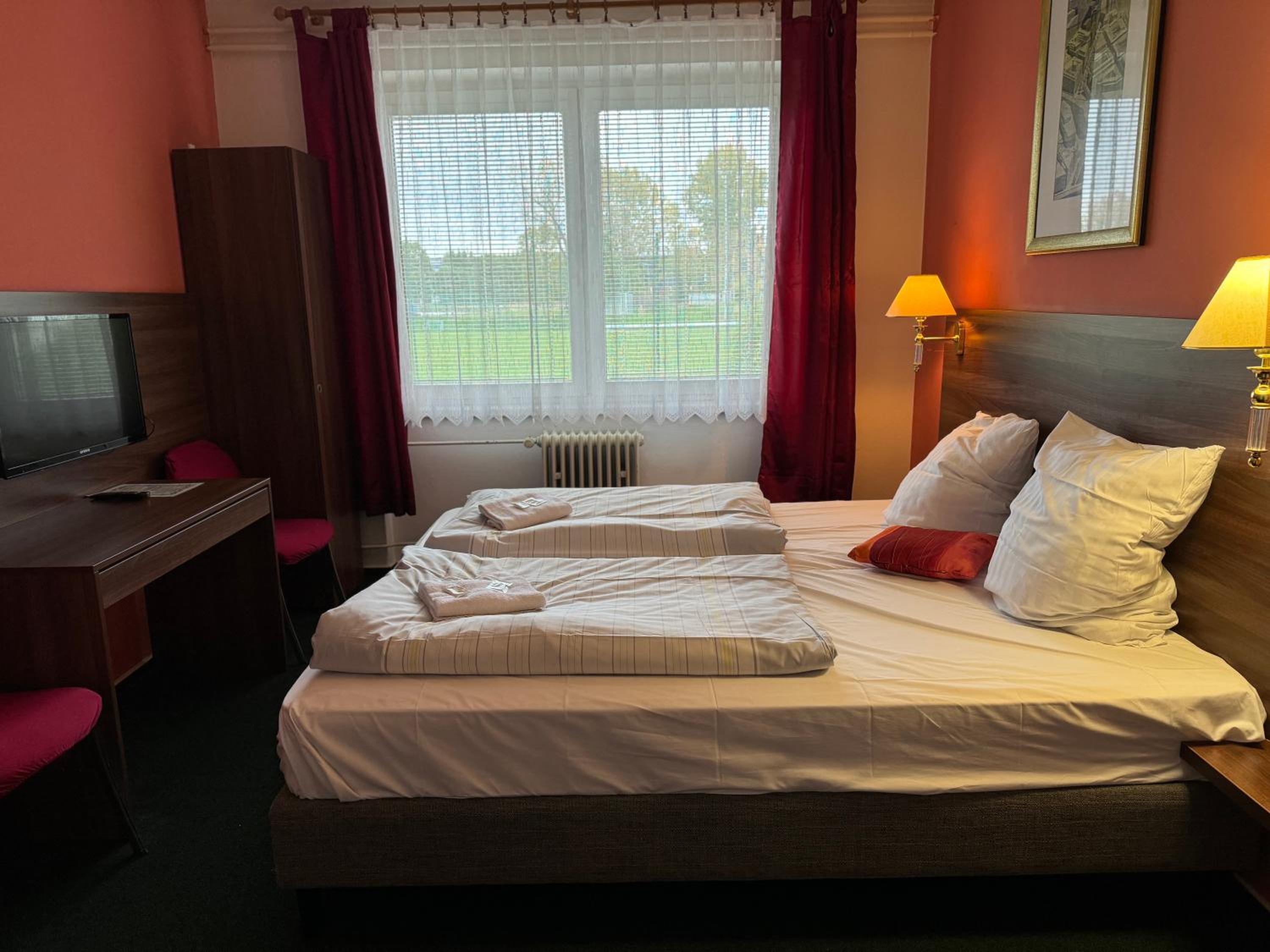 Standard Twin Room photo 3