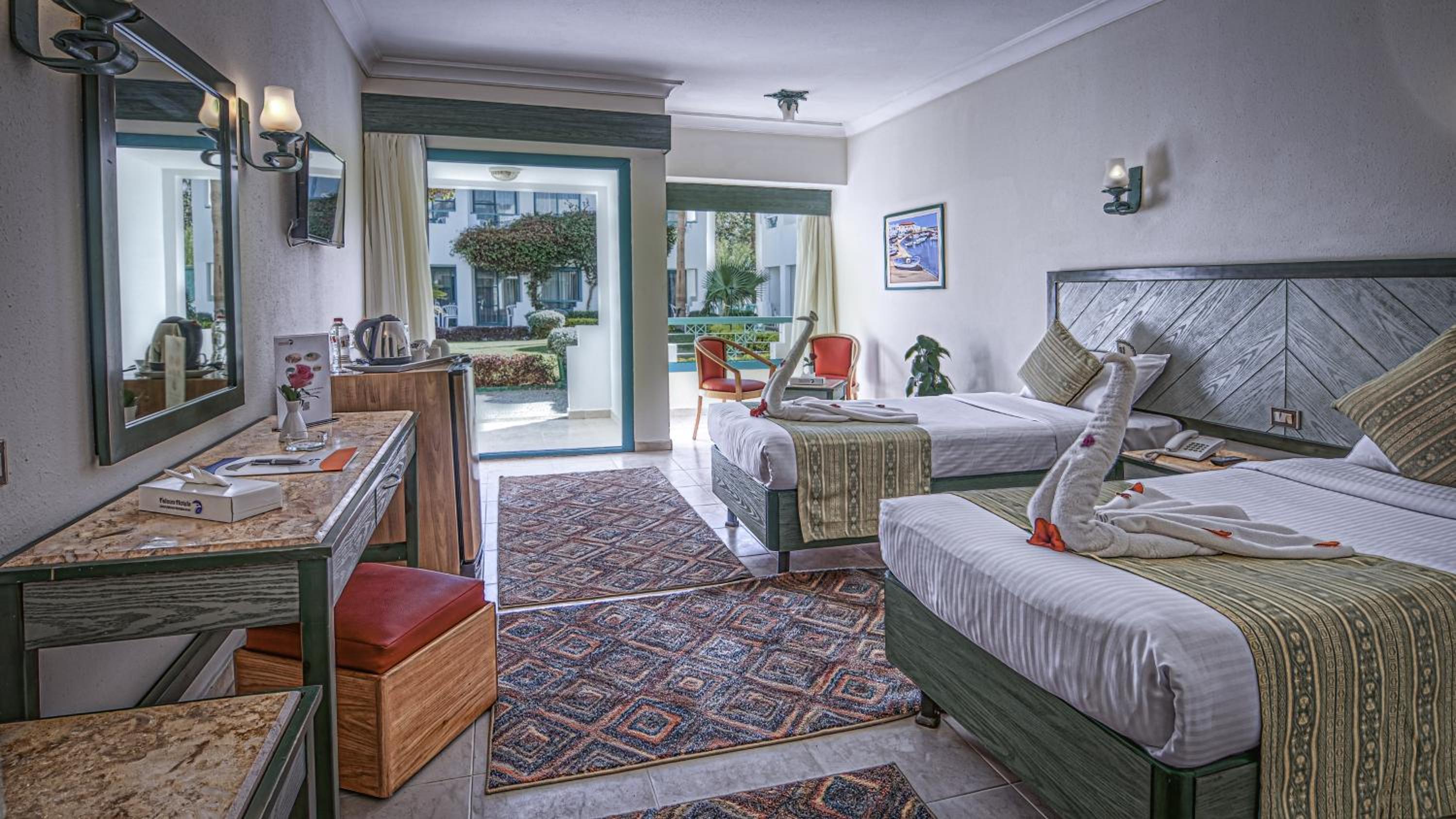 Double Or Twin Room With Pool View - Photo 3