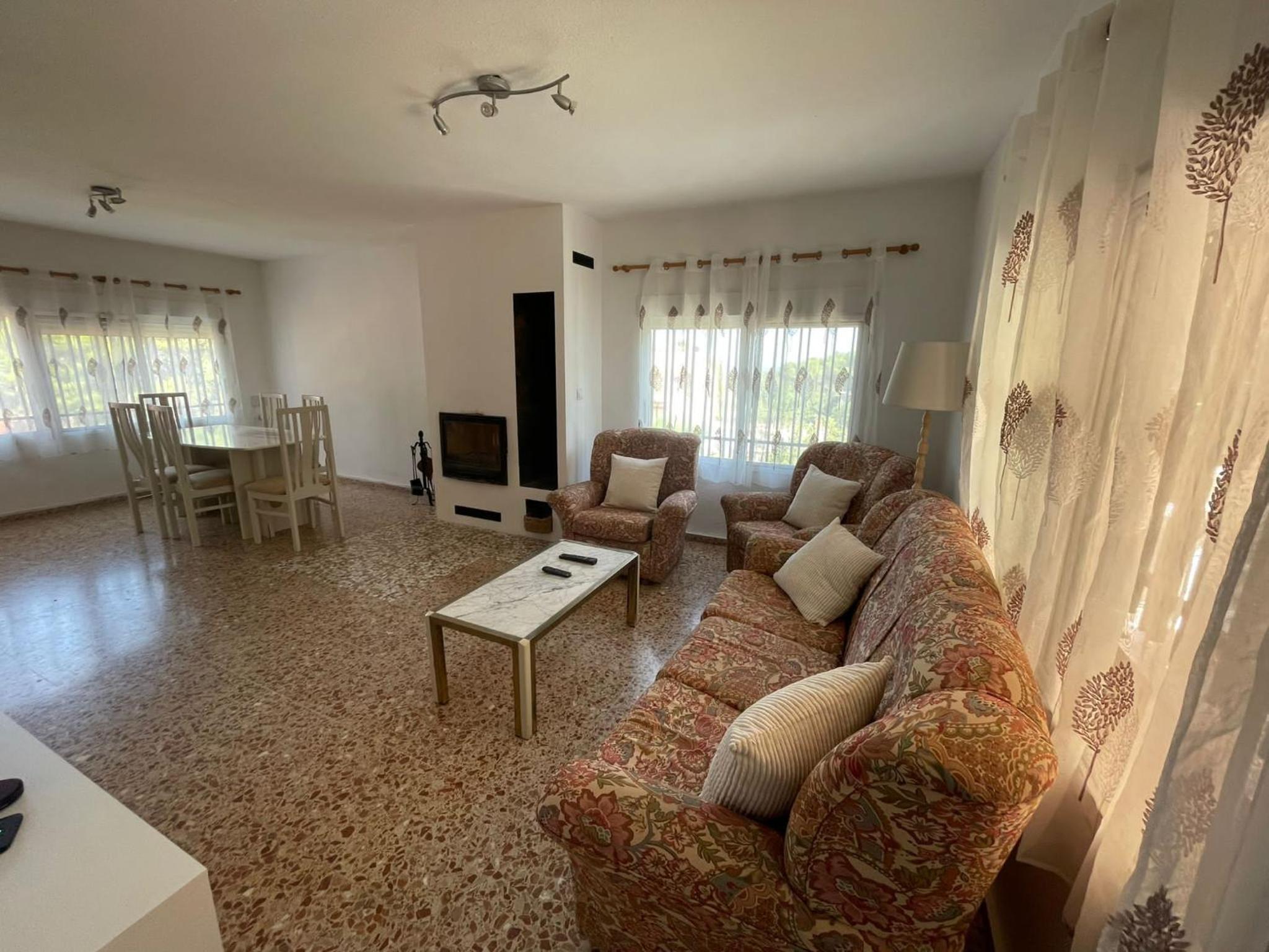Casa de cuatro habitaciones