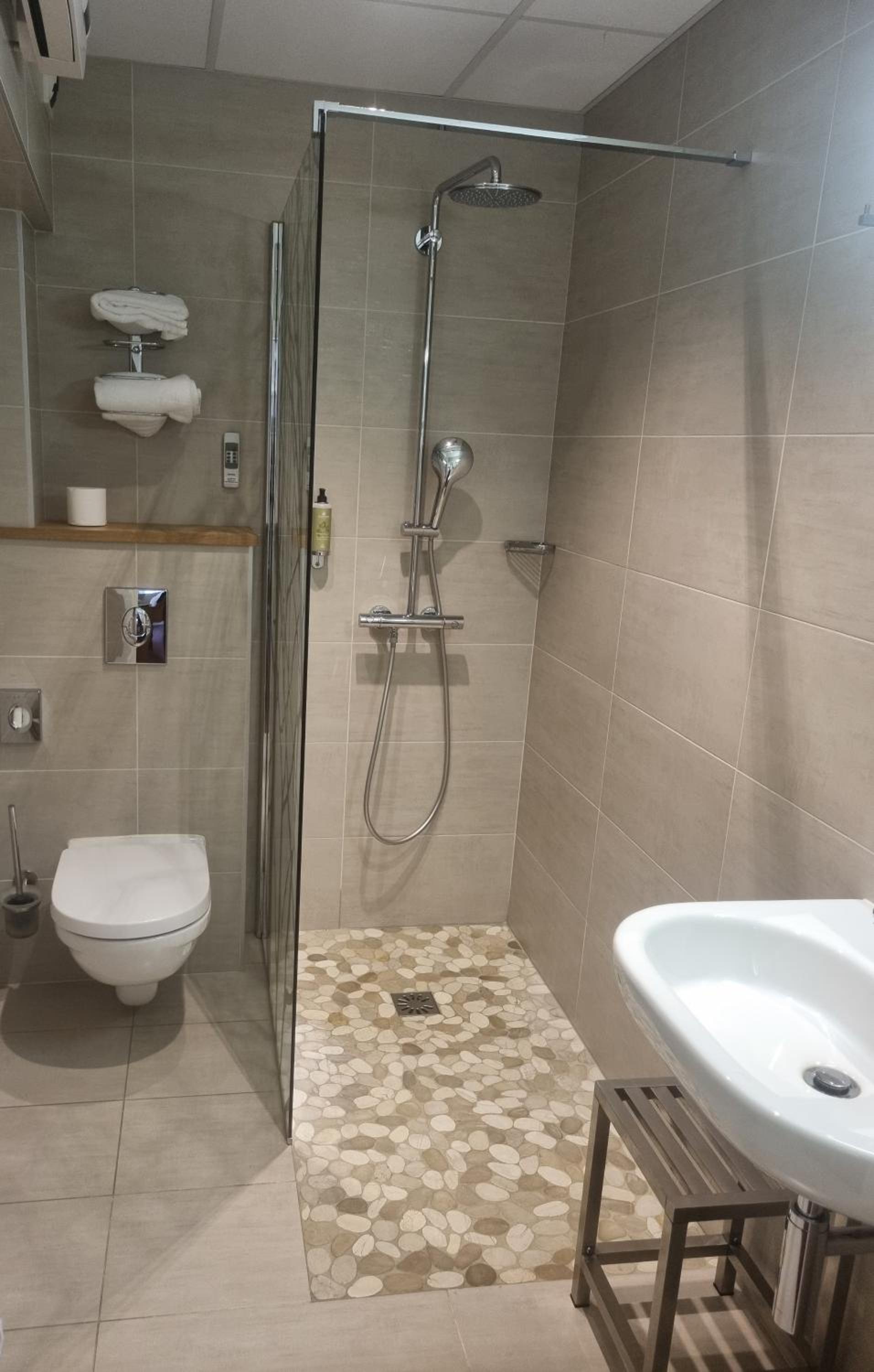 Standard Double Room - Photo 4