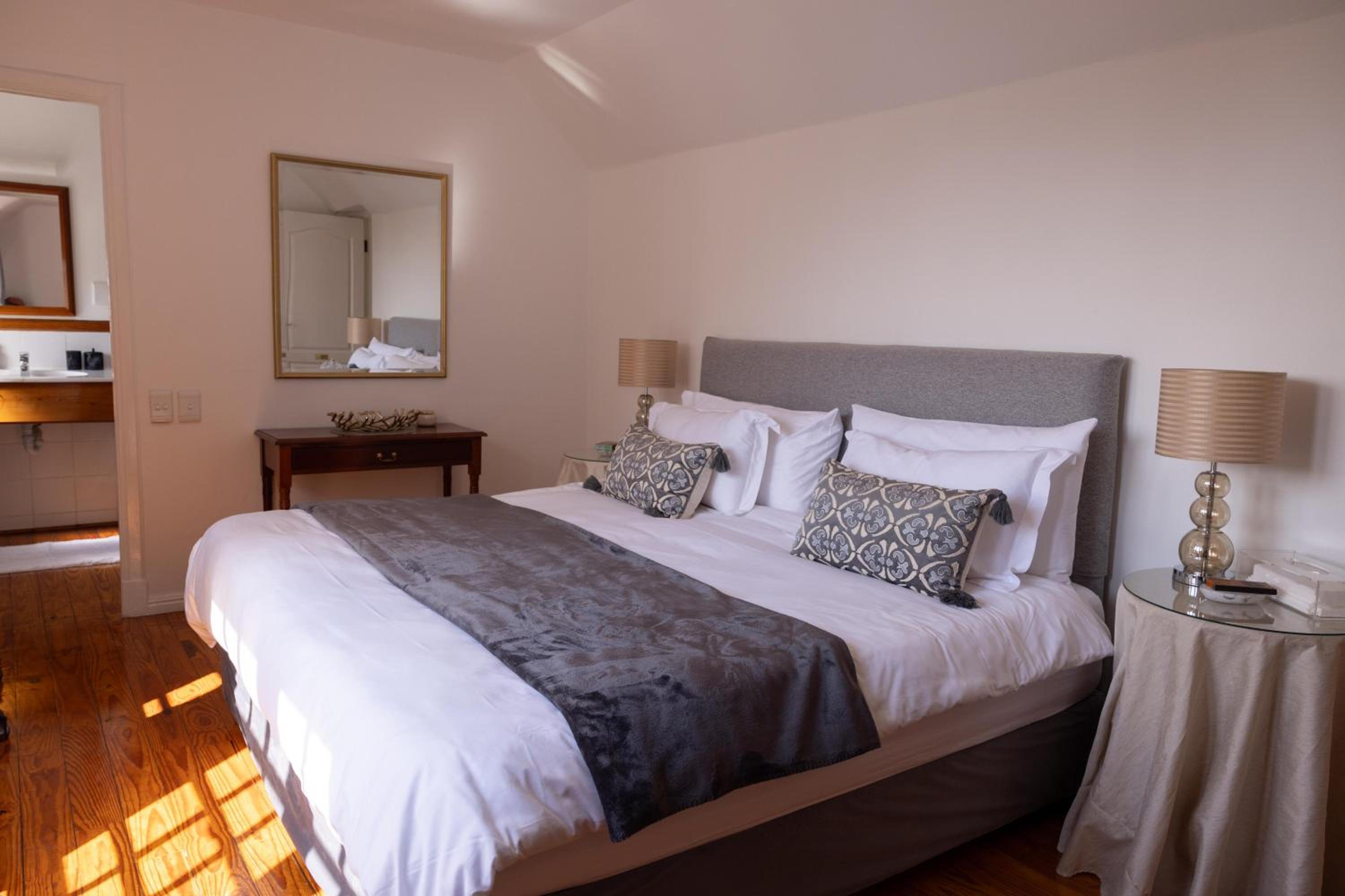 Queen Room with Garden View