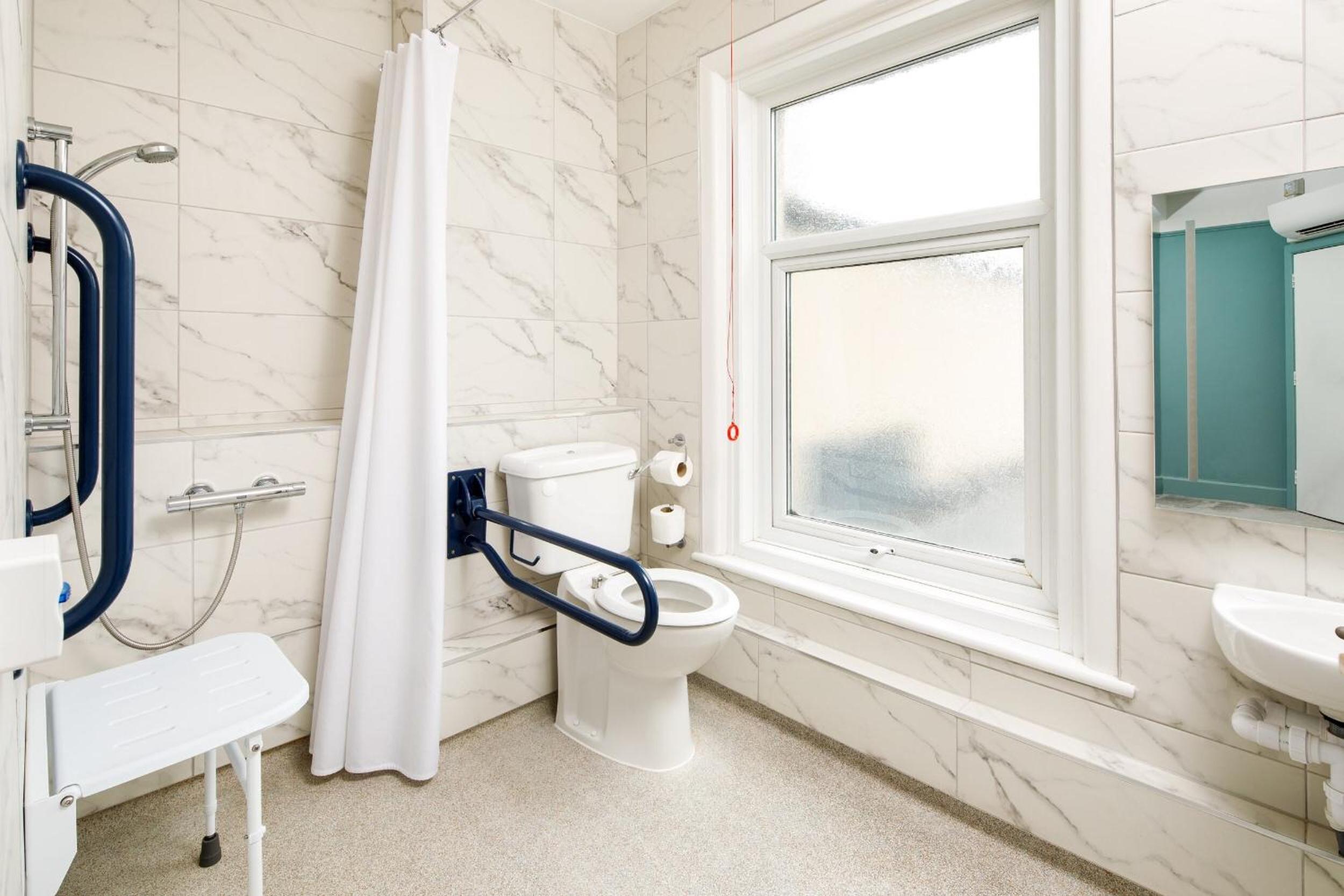 Double Room - Disability Access - Photo 5
