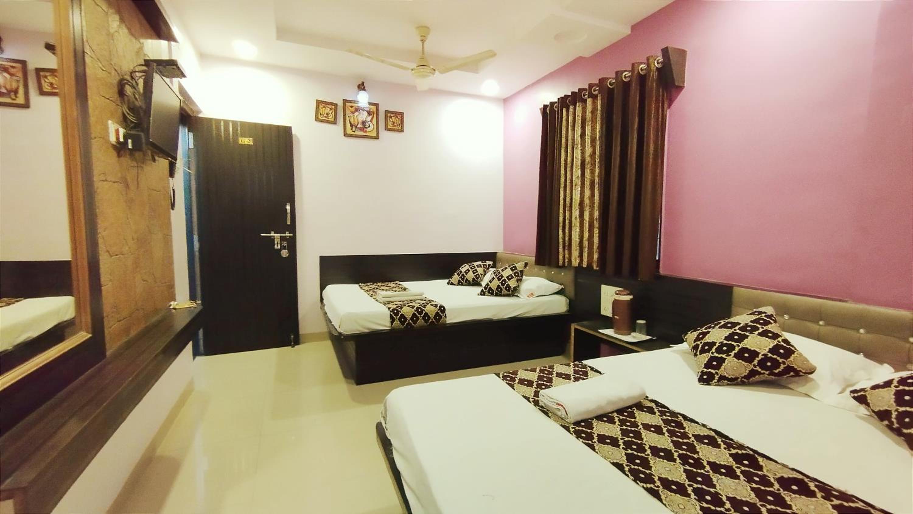 Deluxe Family Room - Photo 6