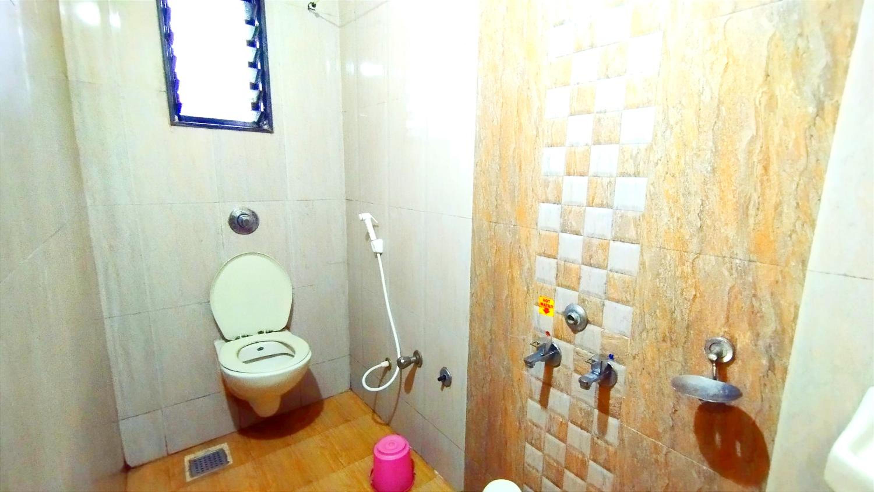 Deluxe Double Room - Non AC - Photo 4