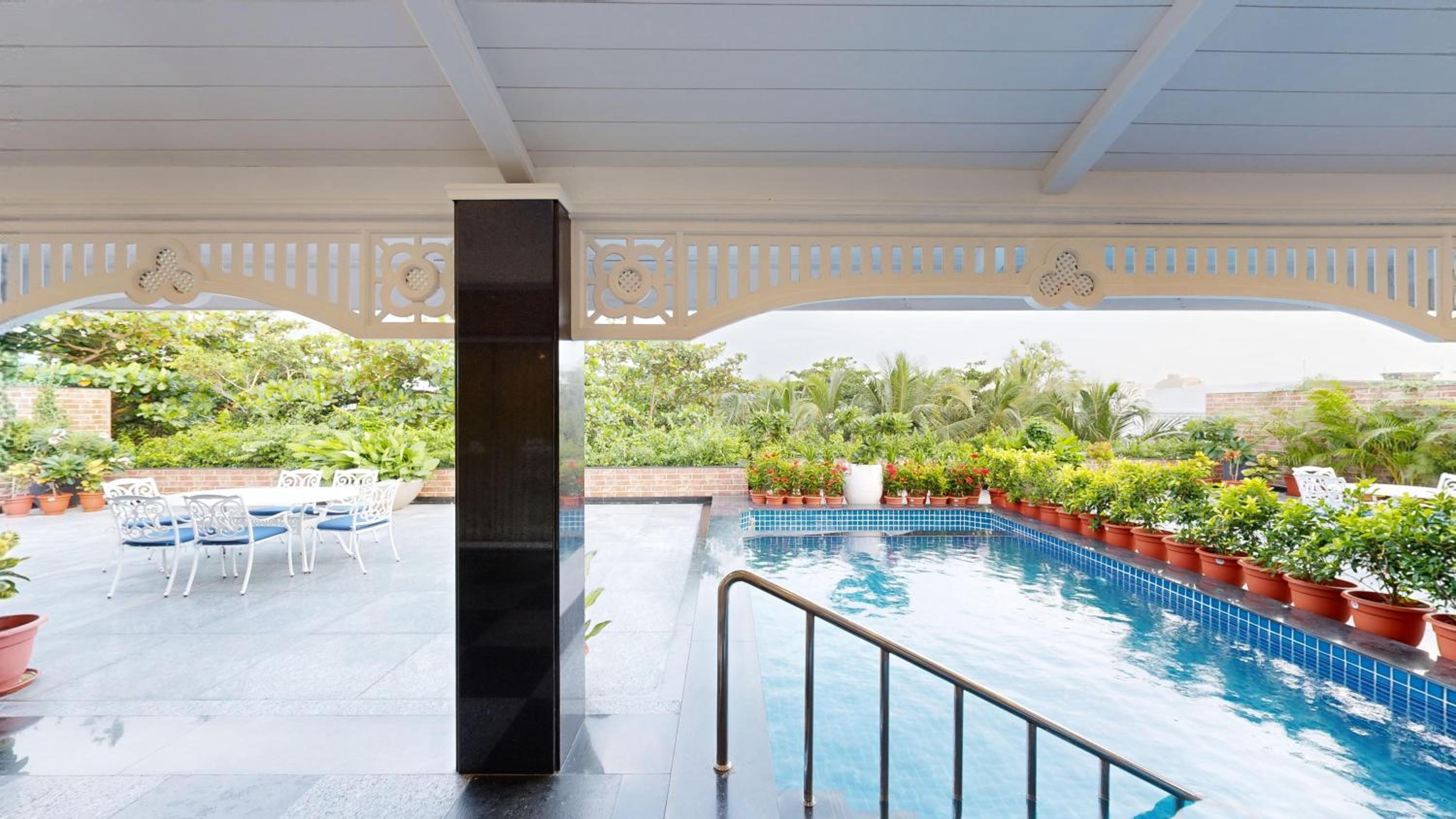 Villa - 10% Discount on Foods & Soft Beverages* | 15% Discounts on Laundry Services* | INR 500 spa credit during your stay on selective Massage services. TnC Apply.* | Free Mini-bar - 2 cans of soft Beverages (Once on Arrival) photo 2