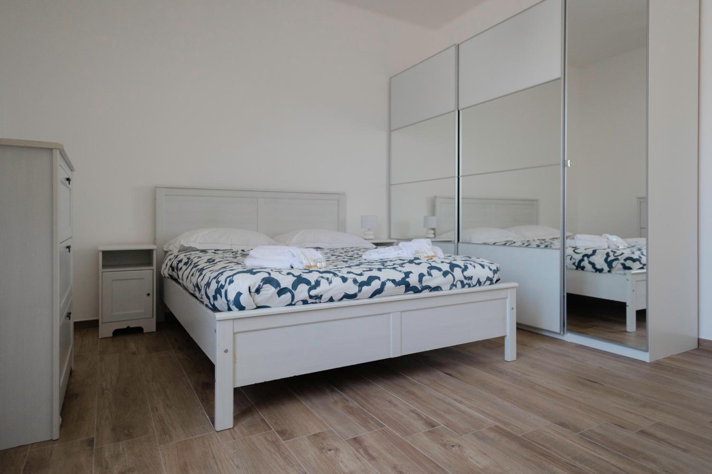 One-Bedroom Apartment with Balcony and Sea View photo 1