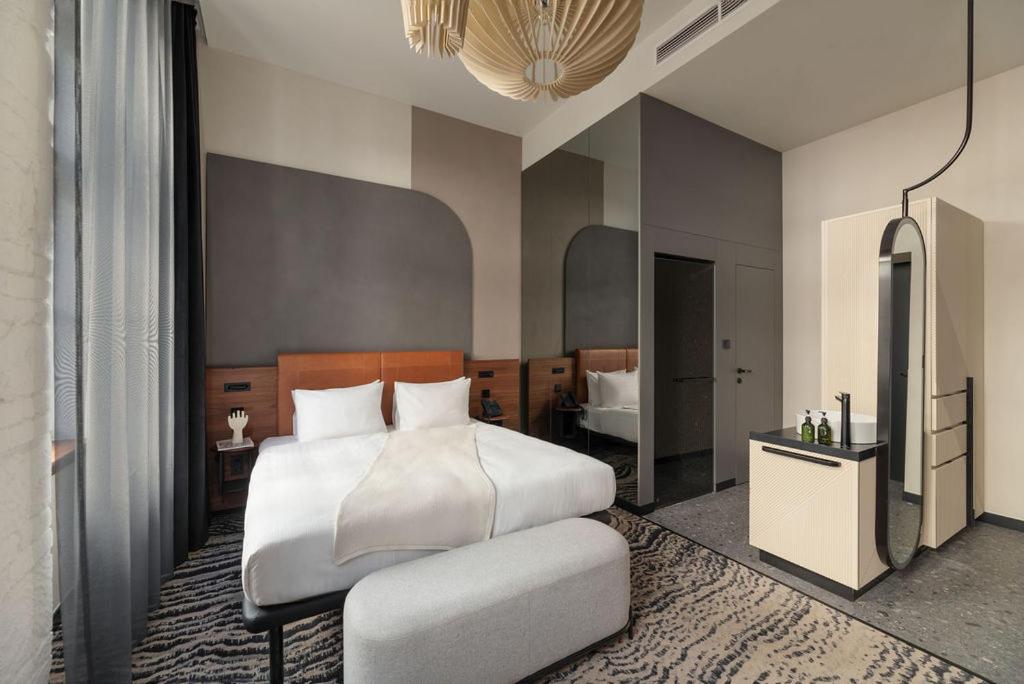 Deluxe Room - Photo 1