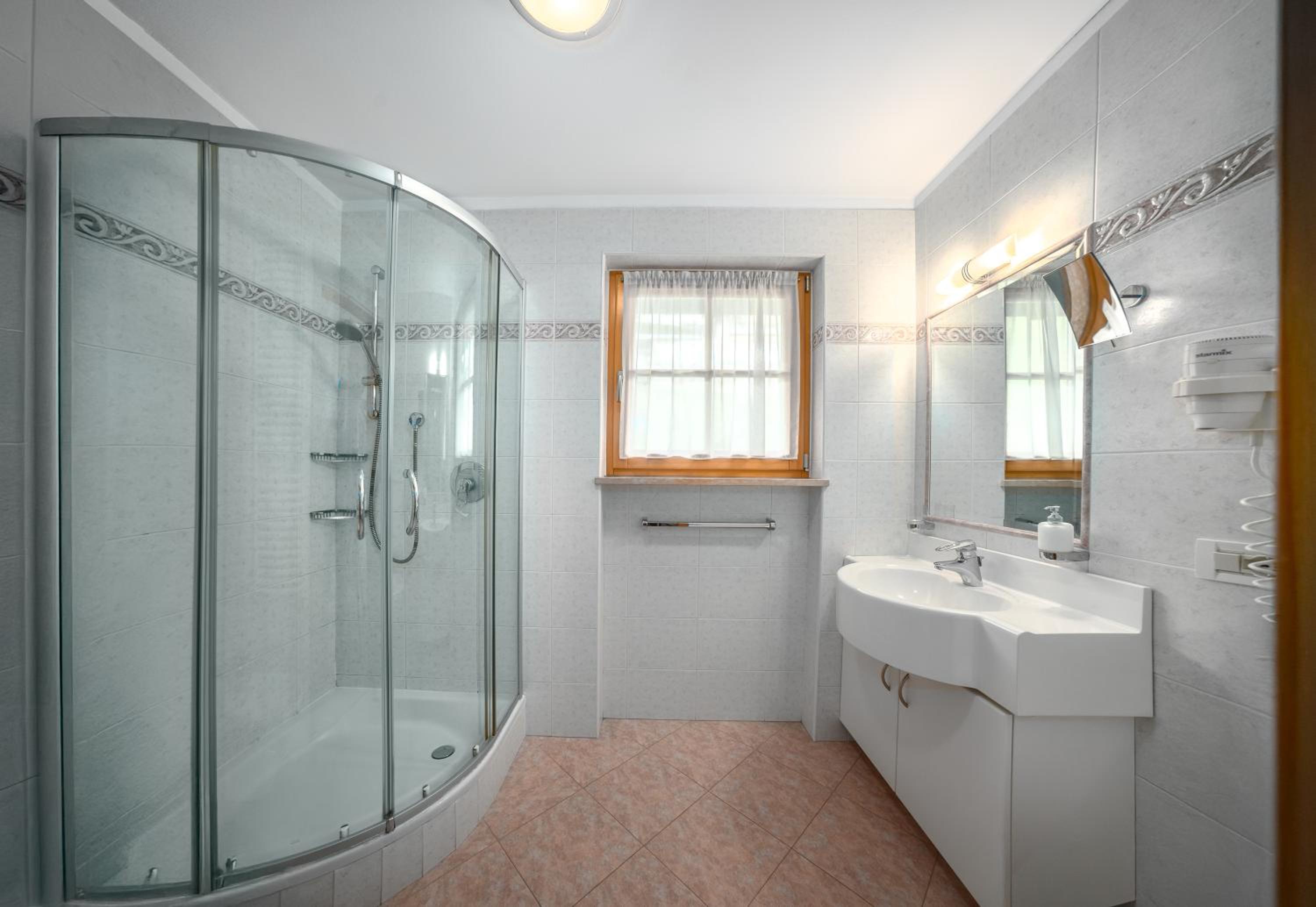 Two-Bedroom Apartment with Balcony photo 3