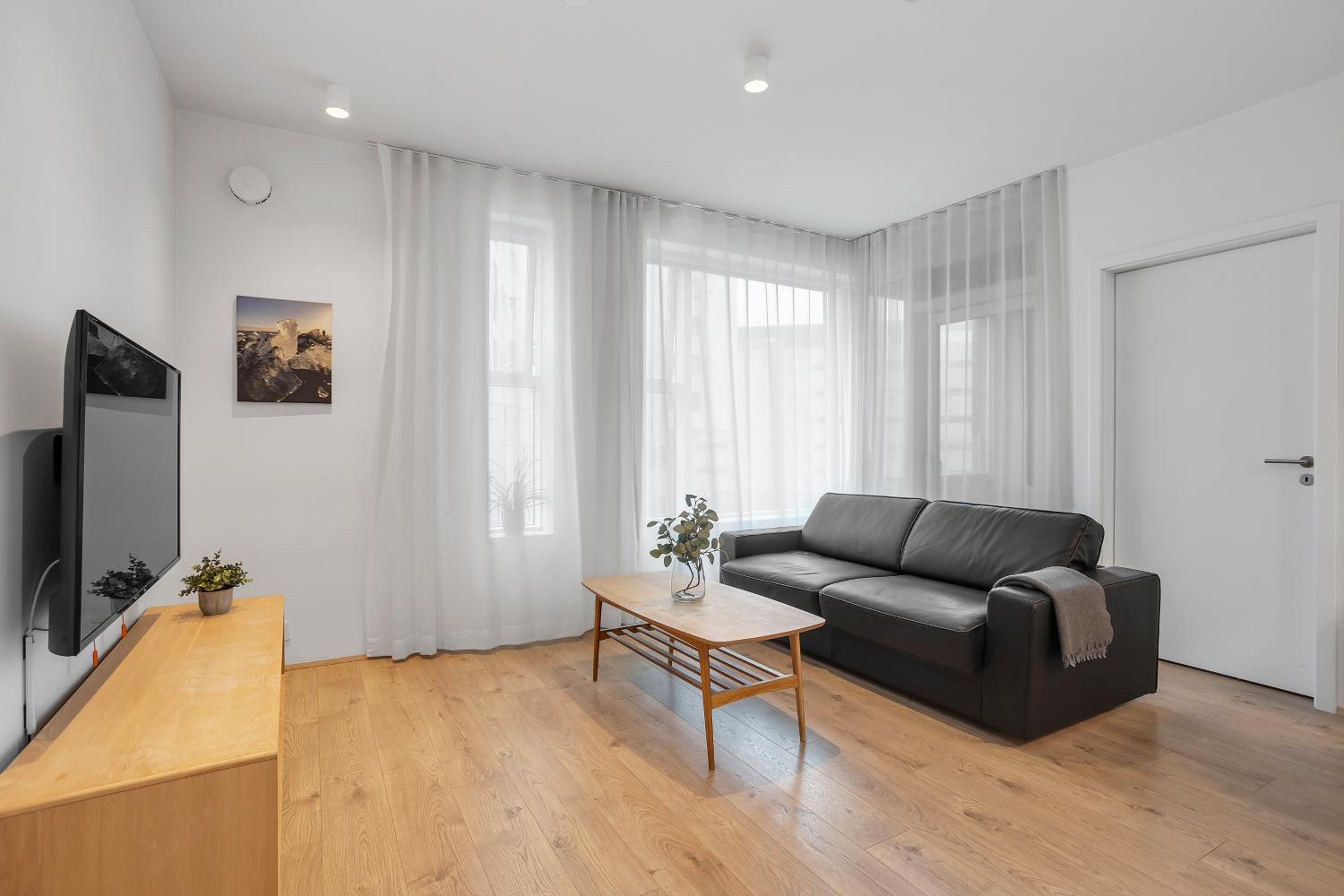 Two-Bedroom Apartment with Balcony photo 2