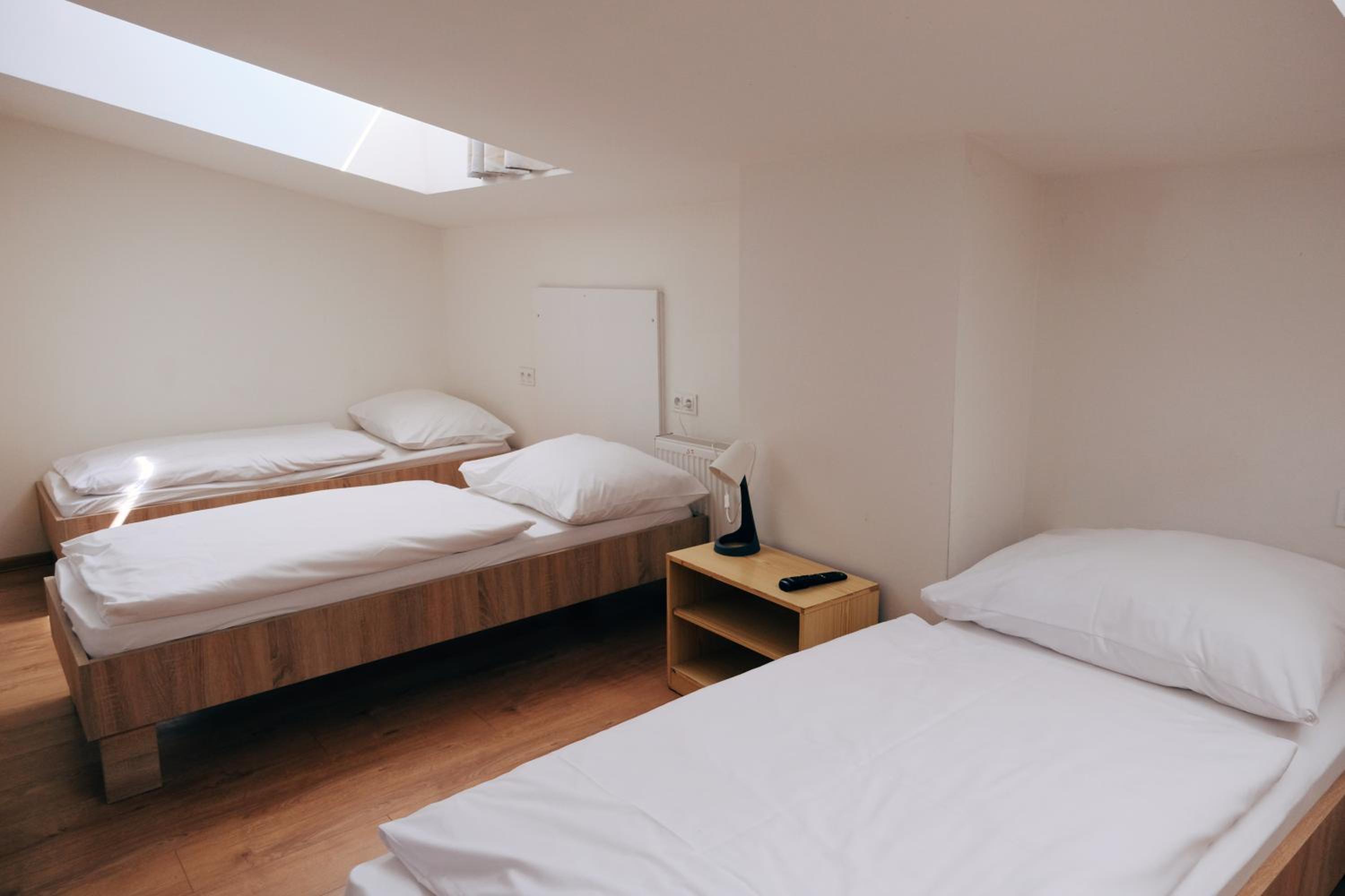 Quadruple Room with Shared Bathroom photo 2