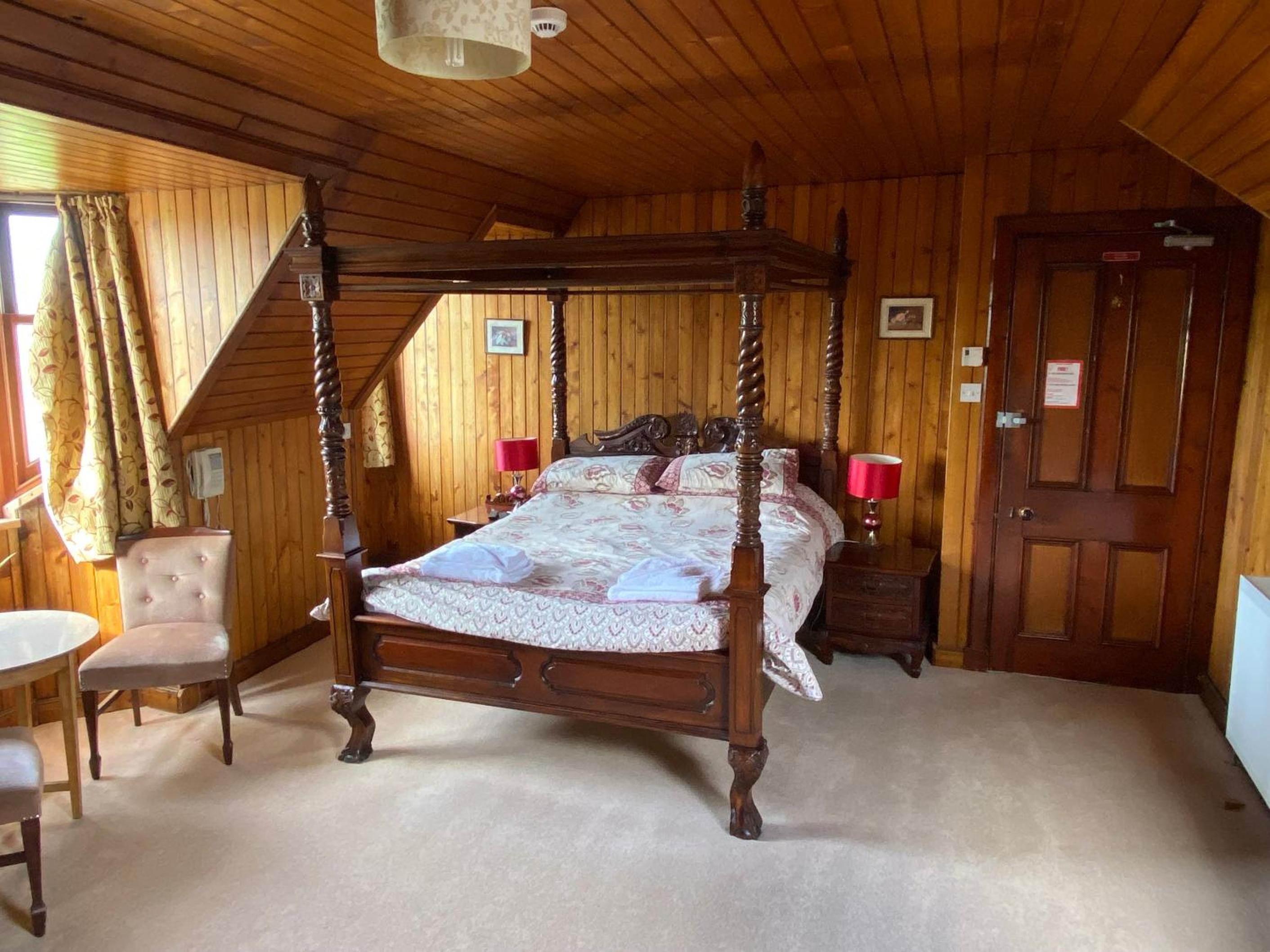 Deluxe Double Room with Side Sea View - Photo 4