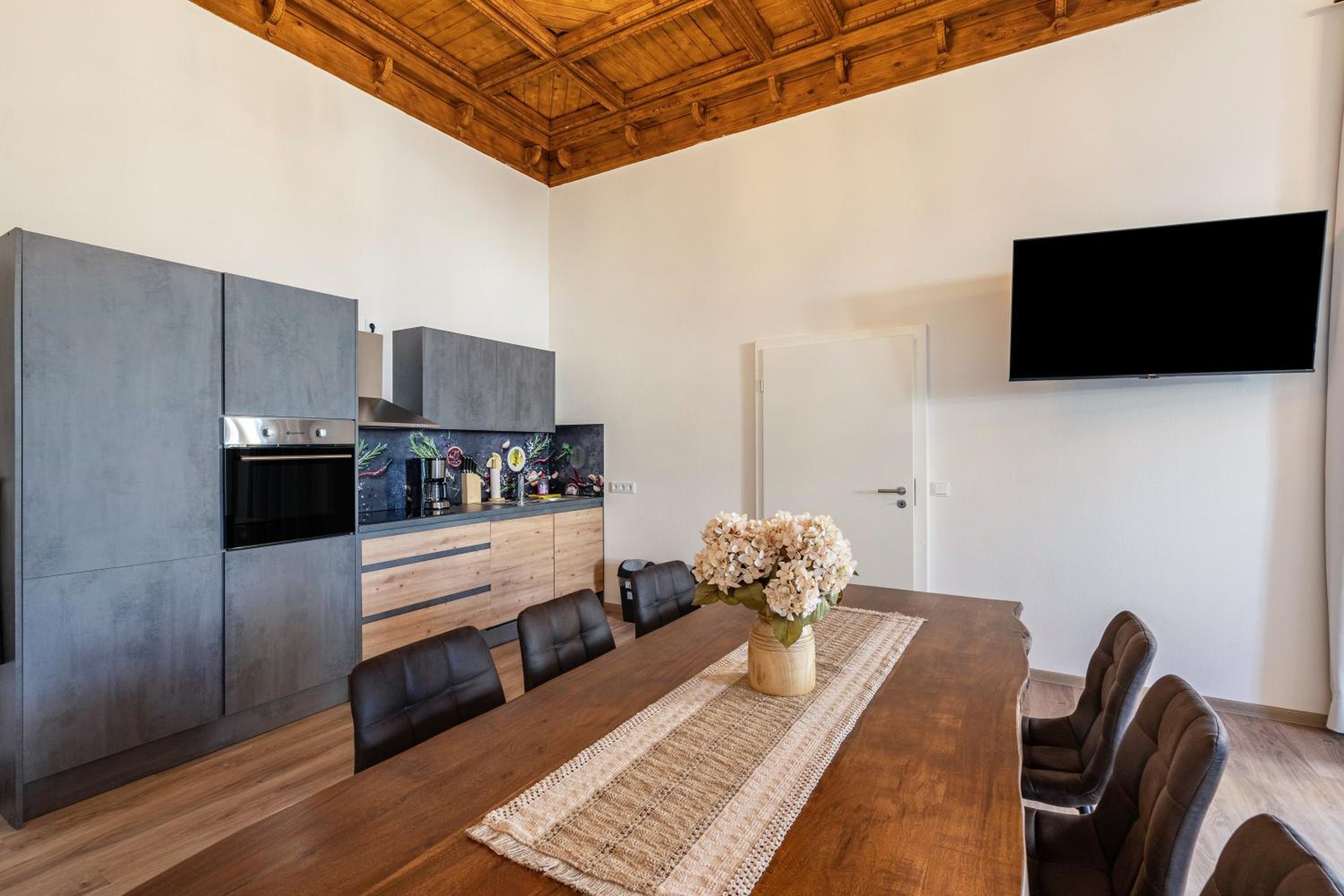 Three-Bedroom Premium Apartment with Balcony photo 3