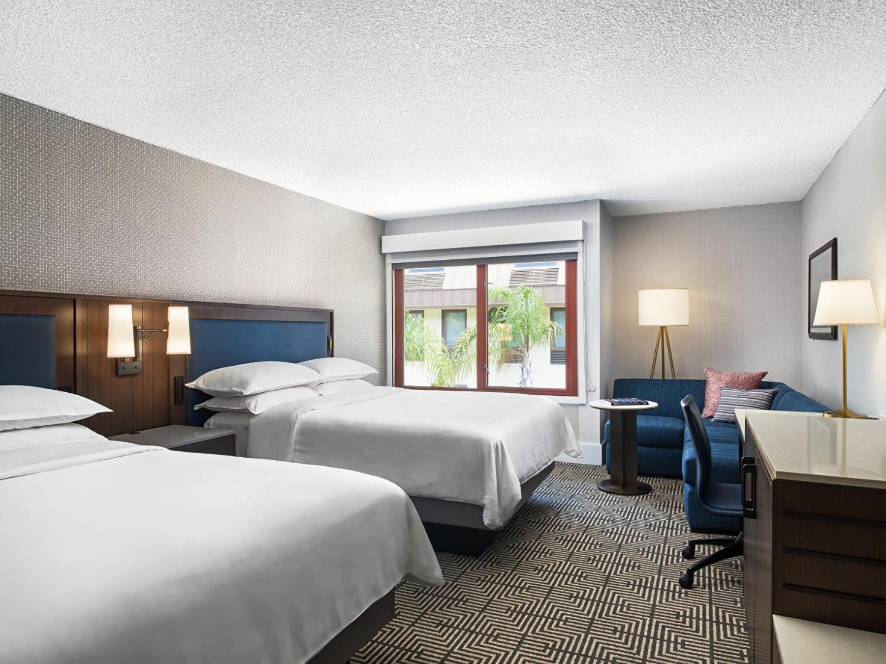 Superior Queen Room with Two Queen Beds - Photo 4