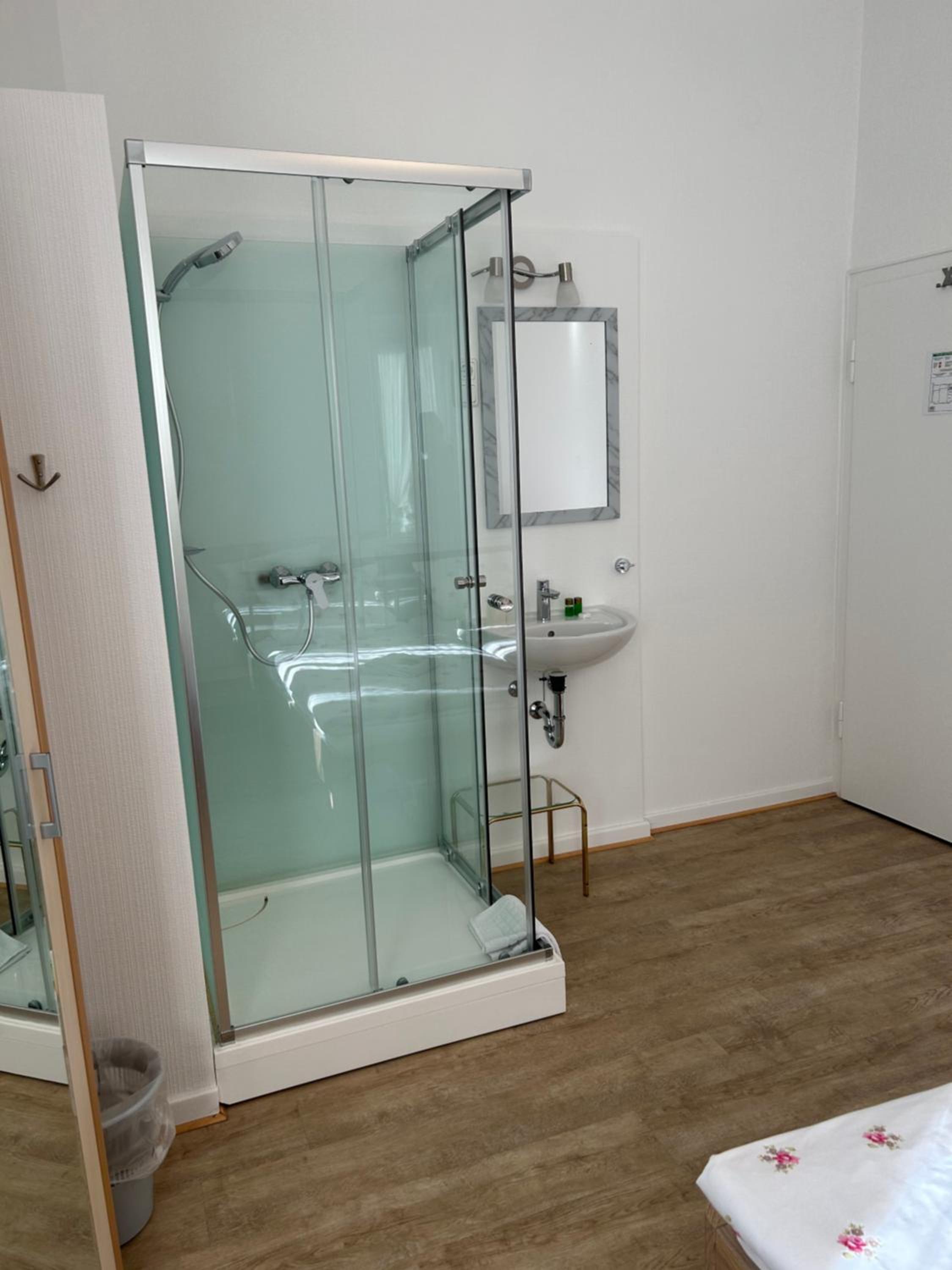 Double or Twin Room with Shower