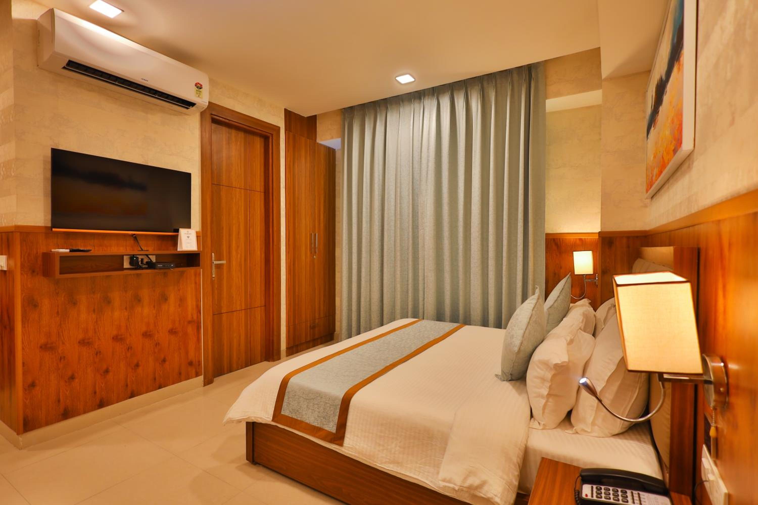 Deluxe Room - Photo 8
