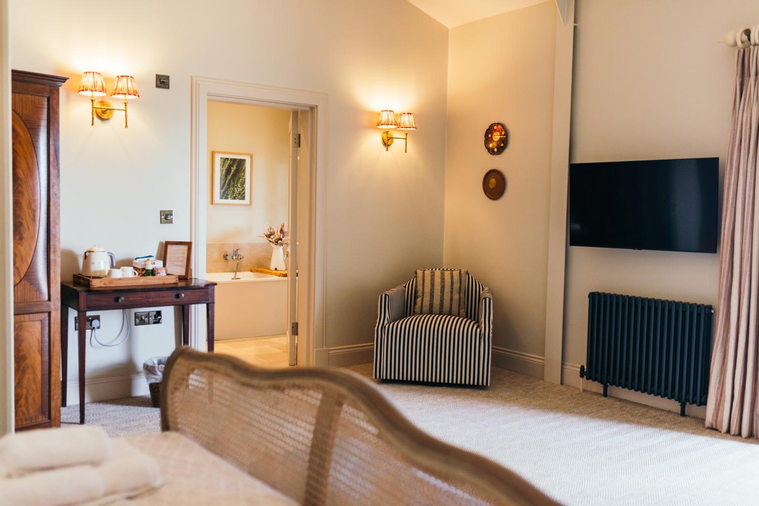 King Room with Lake View photo 2