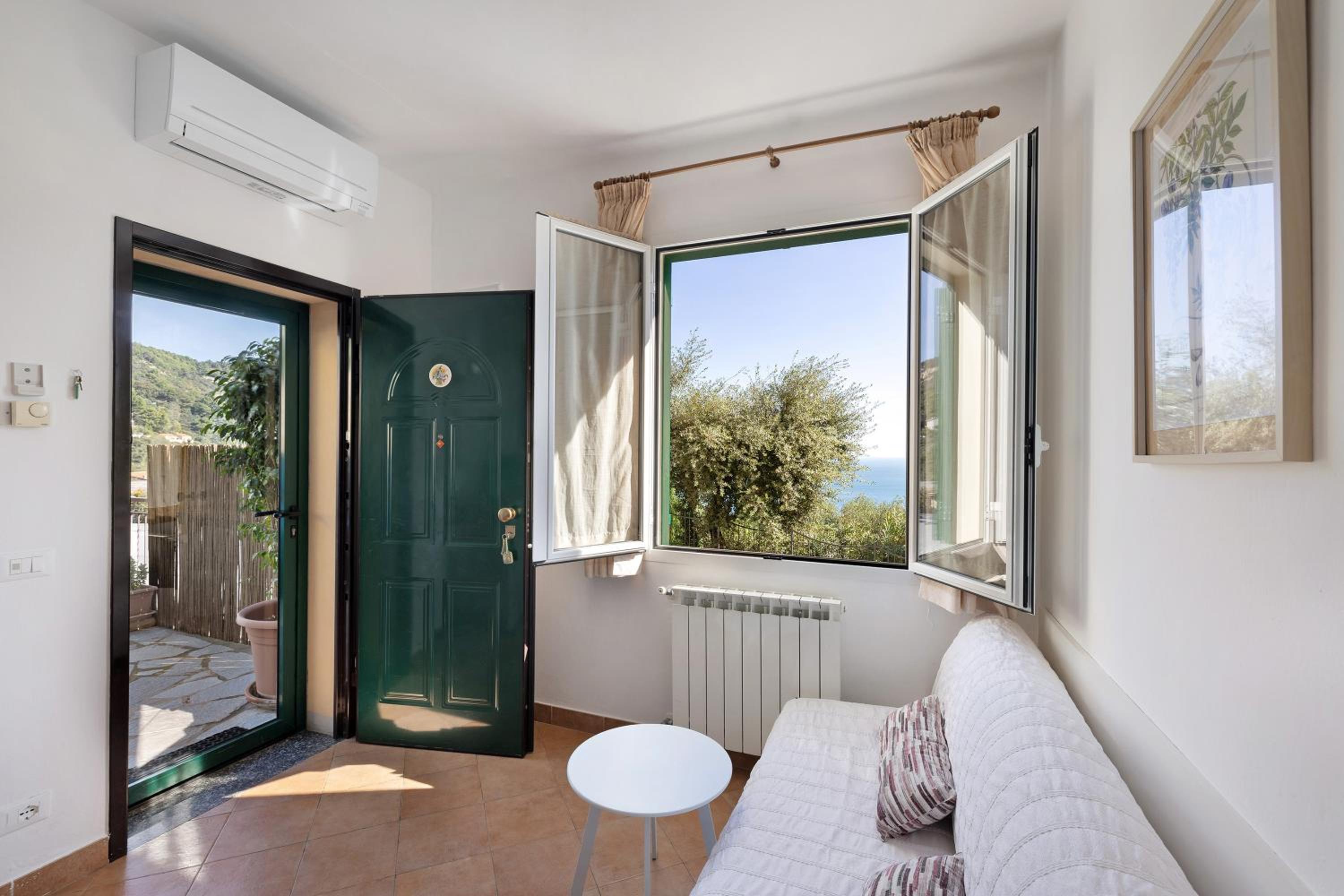 One-Bedroom Apartment with Garden photo 1