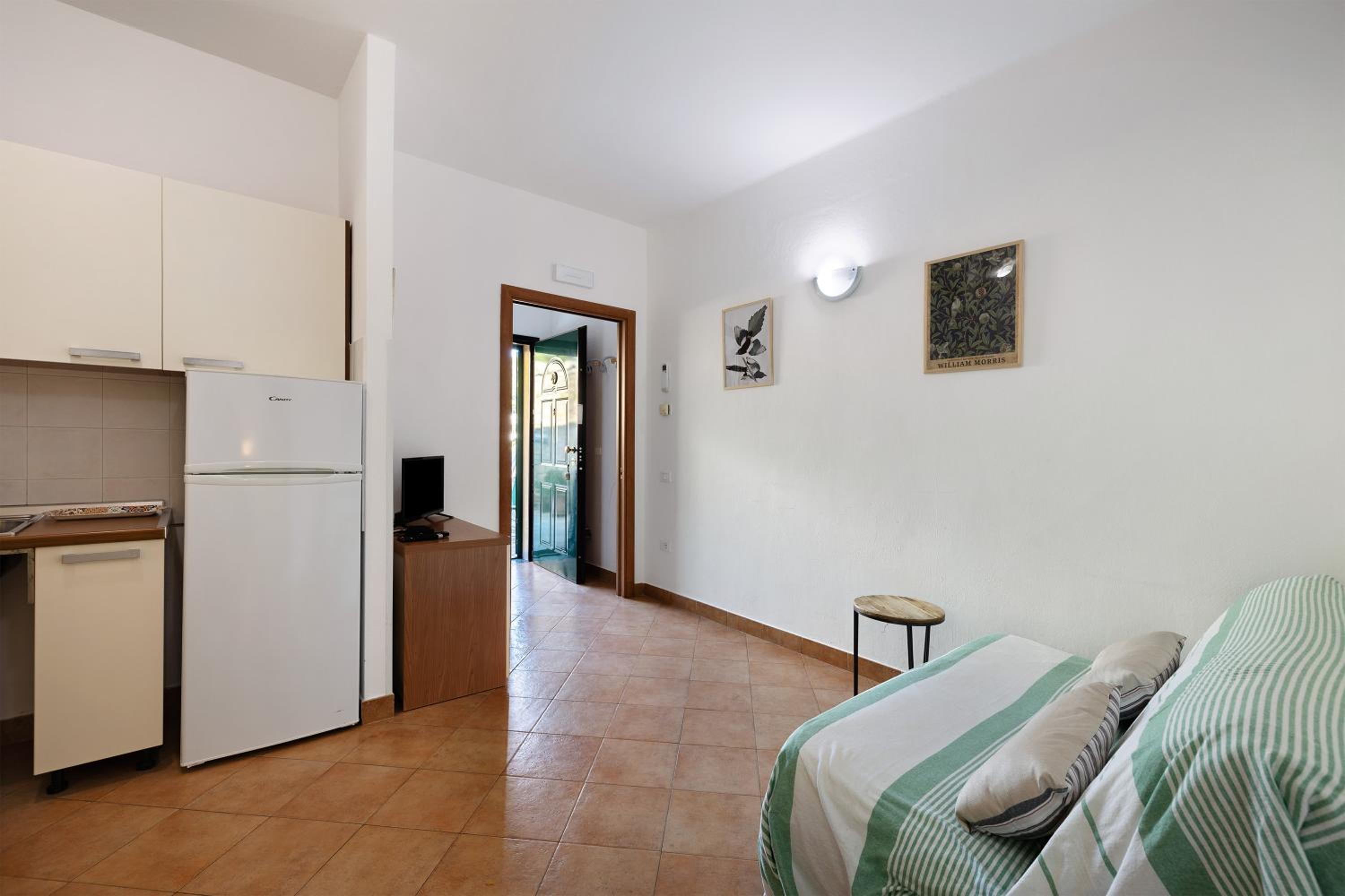 One-Bedroom Apartment with Garden photo 3