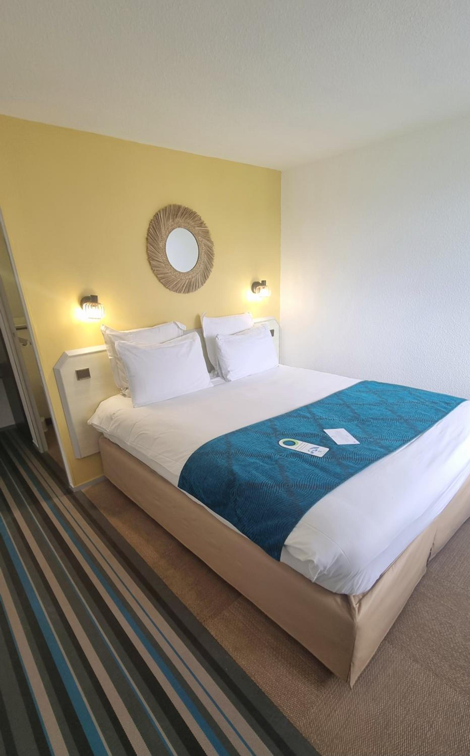 Standard Queen Room