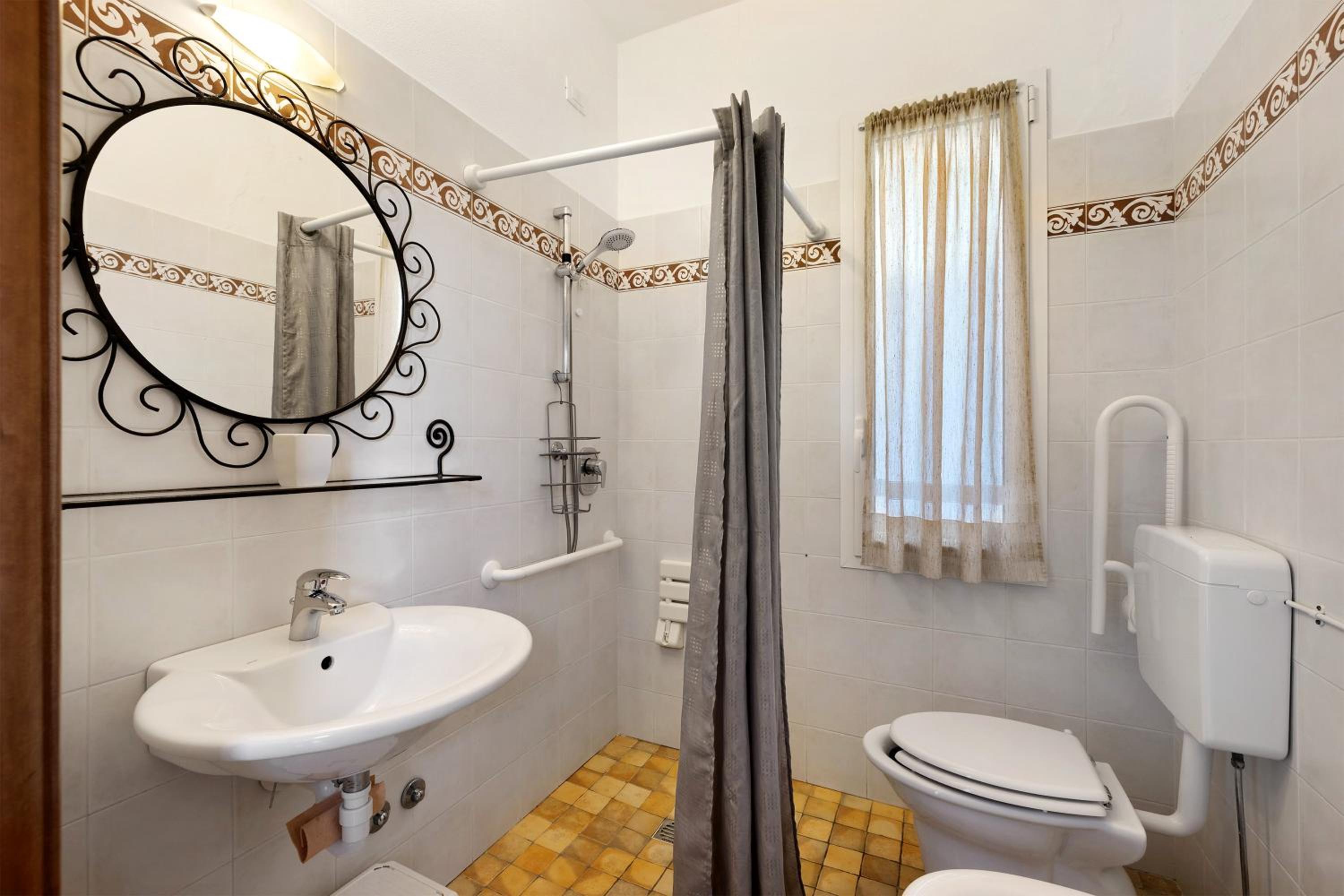 One-Bedroom Apartment with Garden photo 2